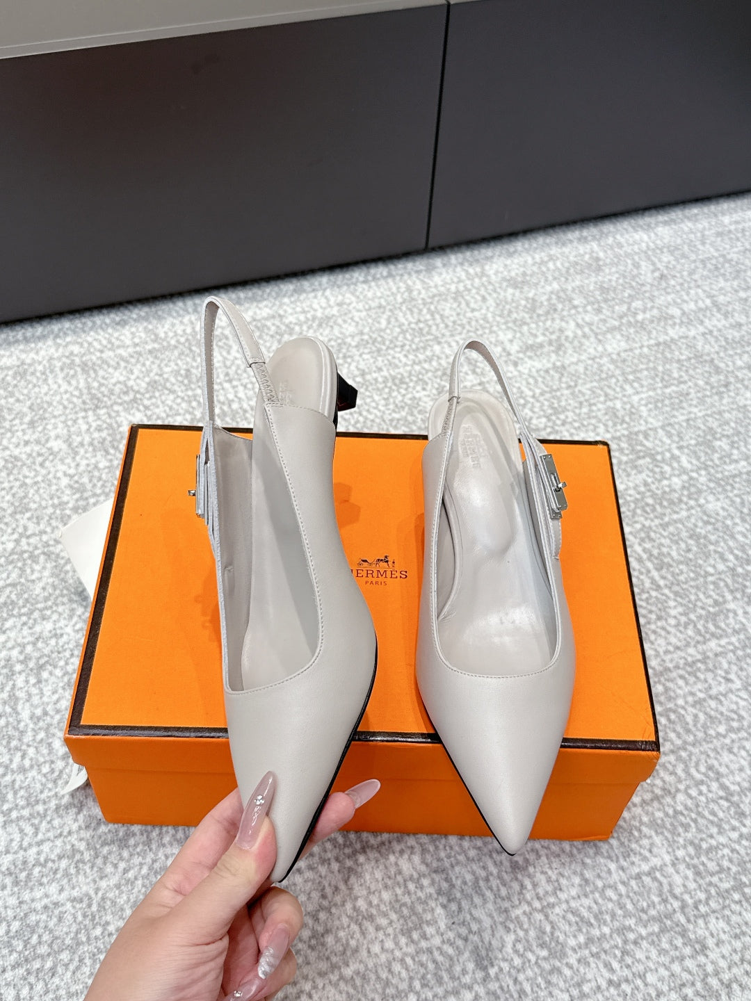 HM Lover Pump 40mm Taupe Grey Calfskin 461890