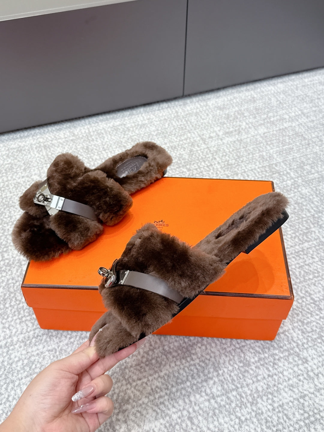 HM 25s H Shaped Slipper with Buckle Dark Brown Shearling 462194