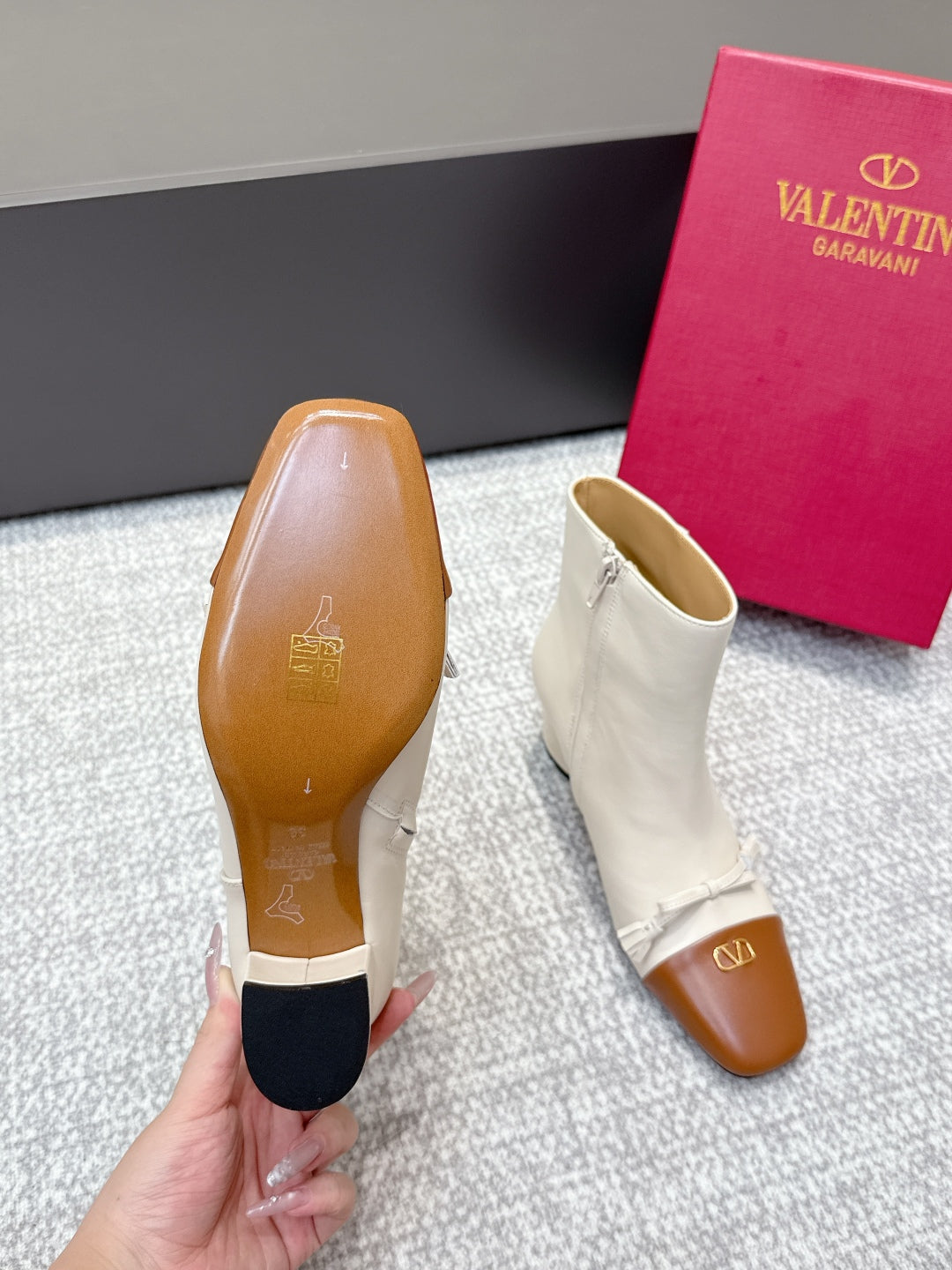 VT Garavani 60mm Valet Du Roi Ankle Boots Cream Brown Sheepskin 462552