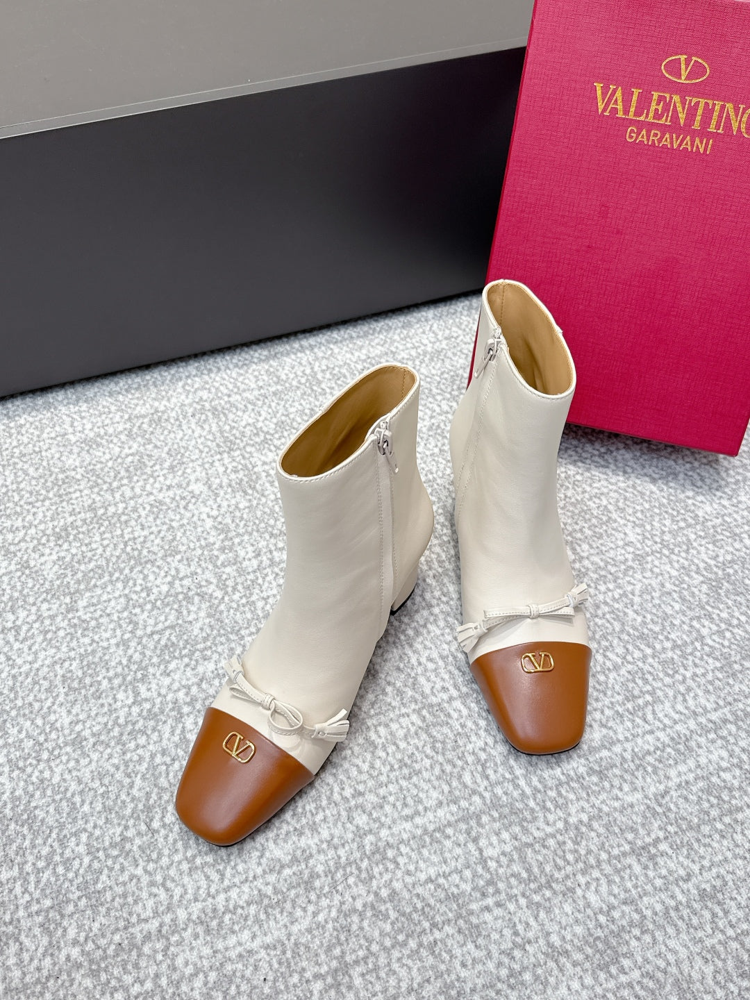 VT Garavani 60mm Valet Du Roi Ankle Boots Cream Brown Sheepskin 462552