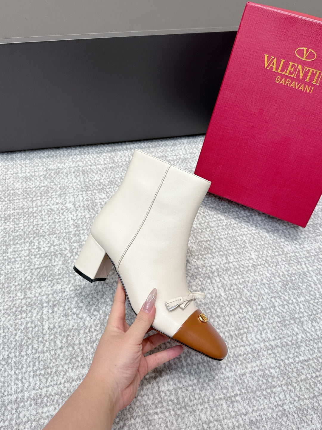 VT Garavani 60mm Valet Du Roi Ankle Boots Cream Brown Sheepskin 462552