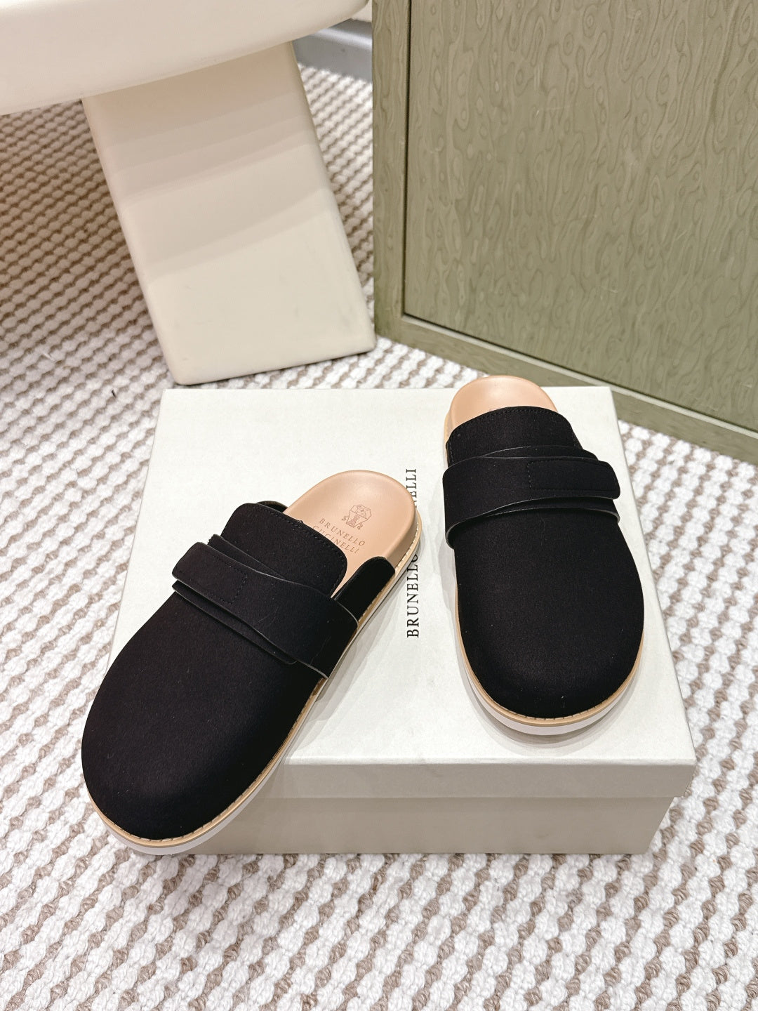Brunello 26s Closed-Toe Men's Slippers Black Suede 612231