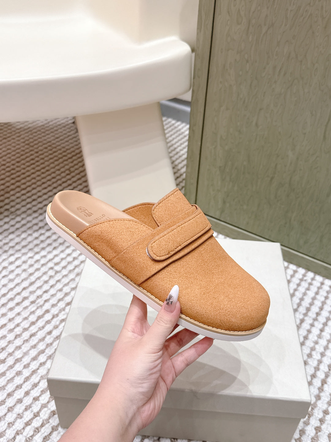 Brunello 26s Closed-Toe Men's Slippers Light Brown Suede 612234