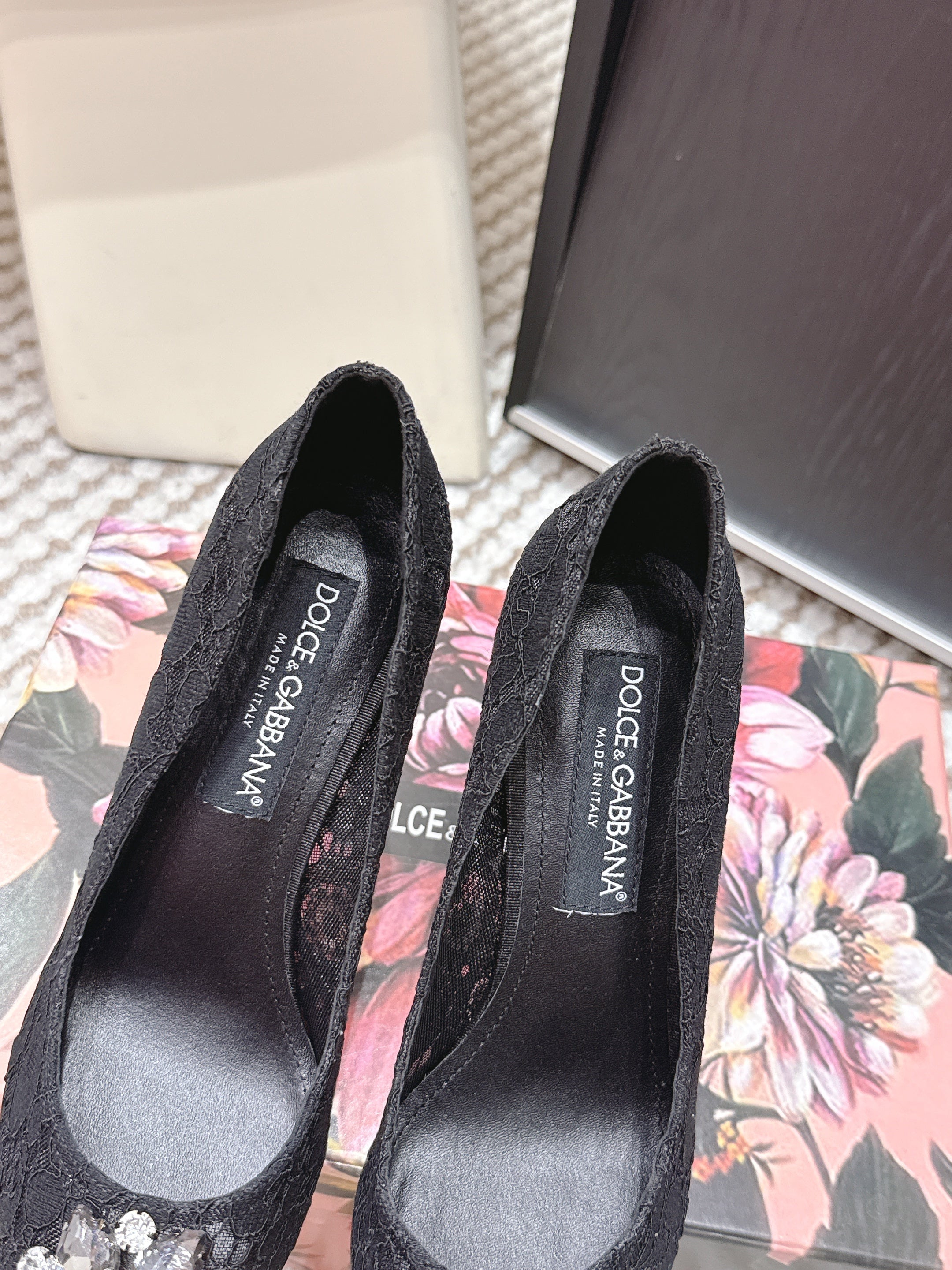 DG Pumps Crystals 9cm Black Taormina Lace 663085