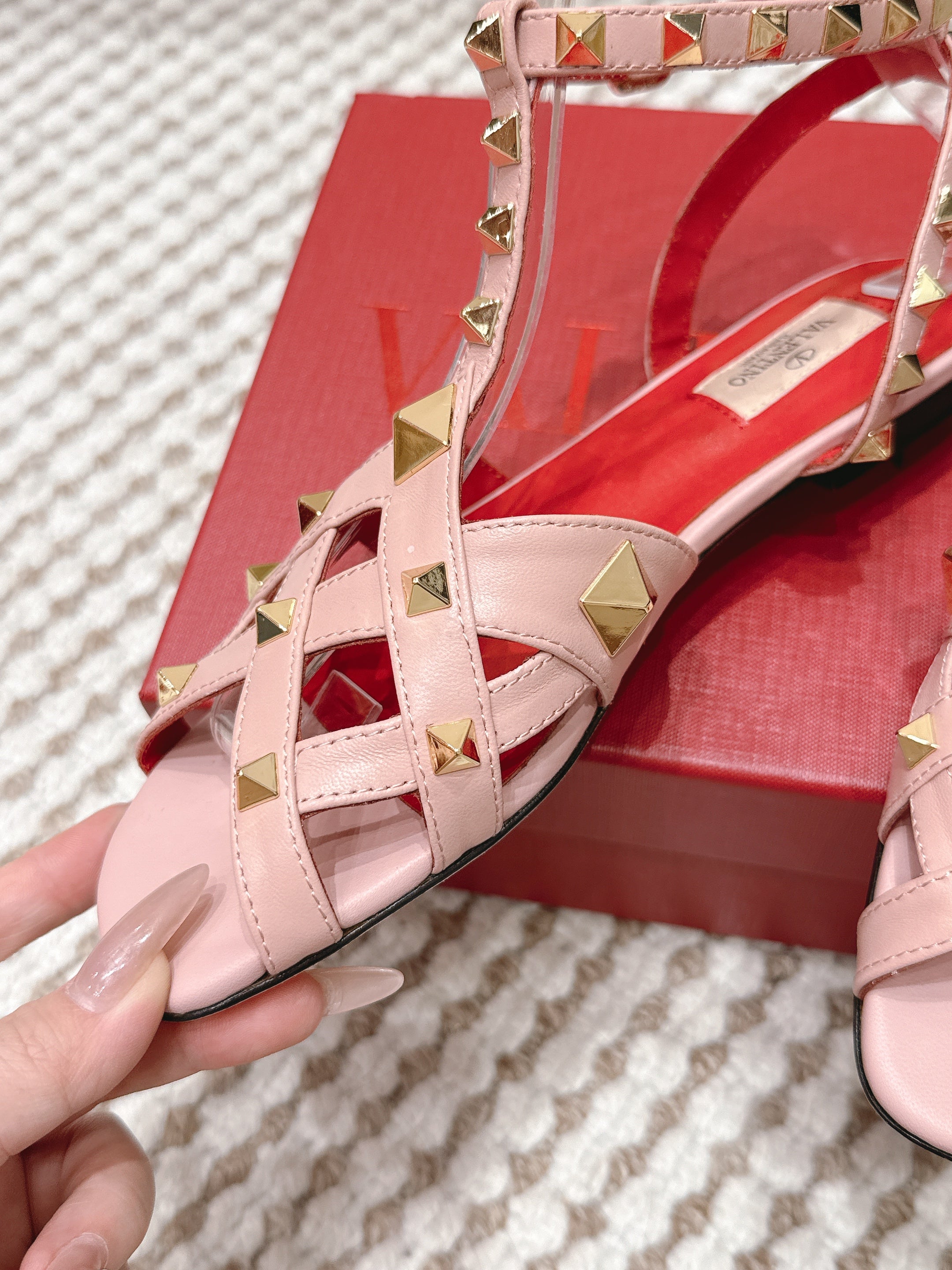 VT Studdy Leather Sandals Light Pink Sheepskin 659266