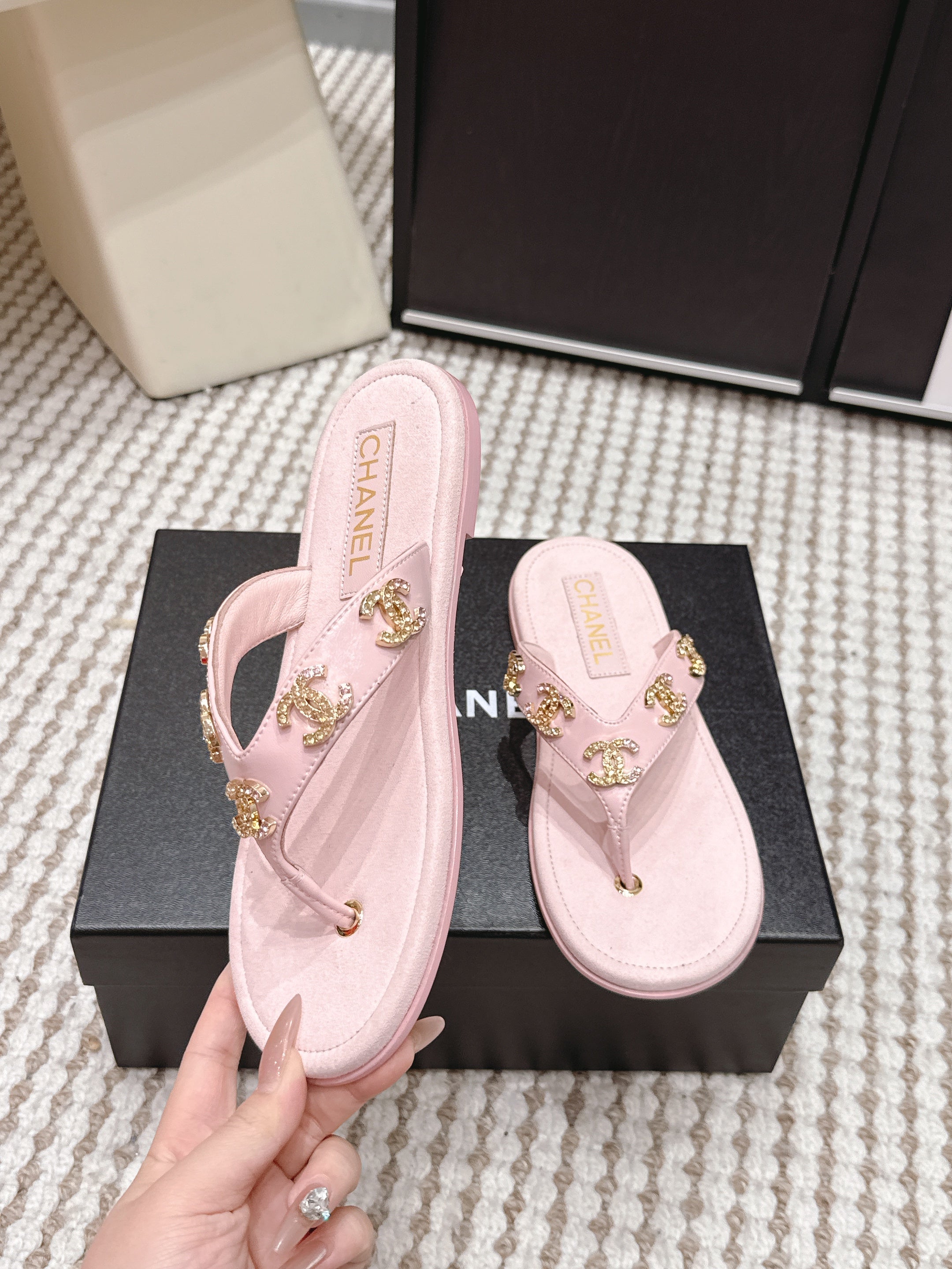 CC 26s Flip-Flop Light Pink Sheepskin 632361