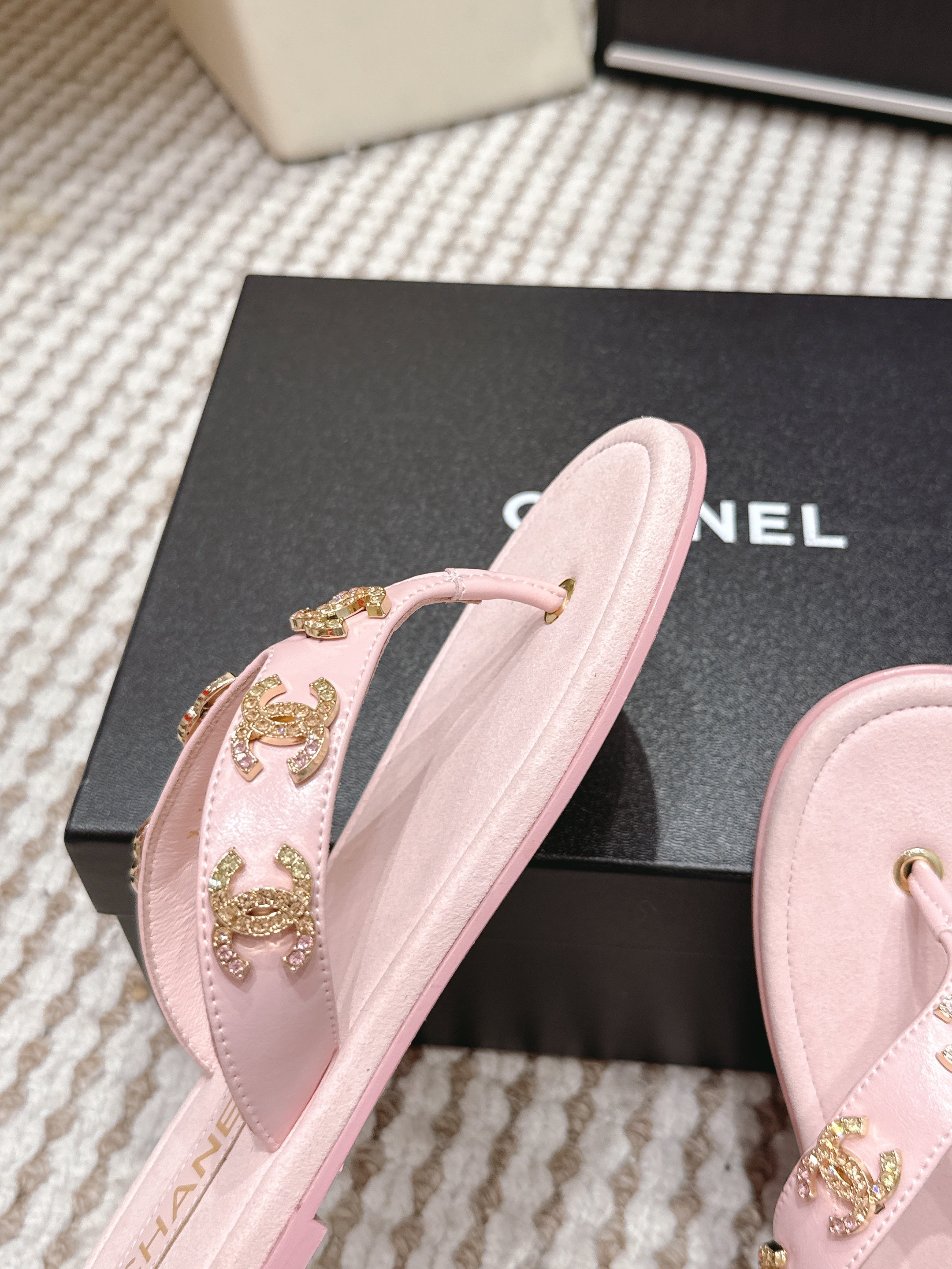 CC 26s Flip-Flop Light Pink Sheepskin 632361