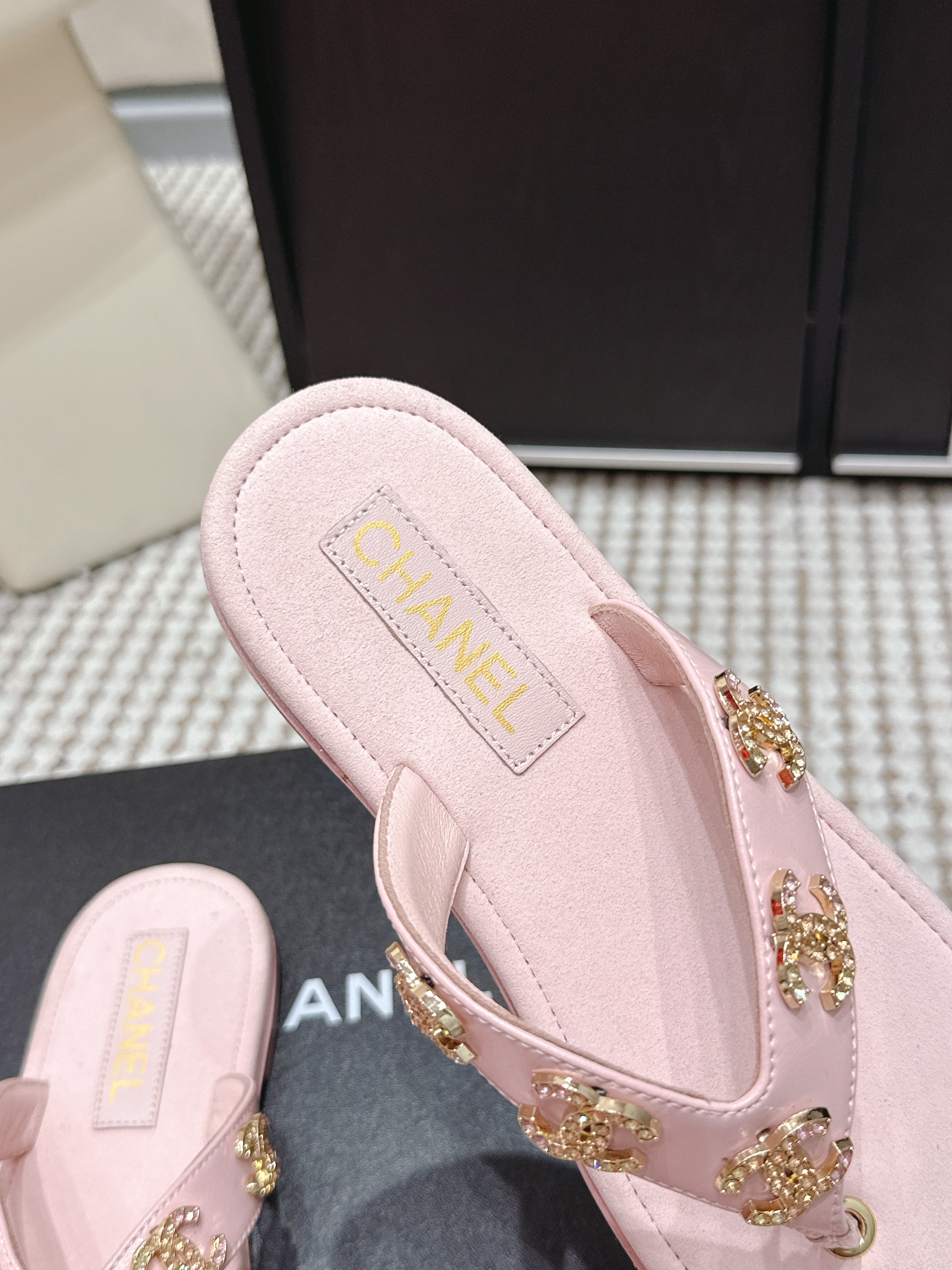 CC 26s Flip-Flop Light Pink Sheepskin 632361