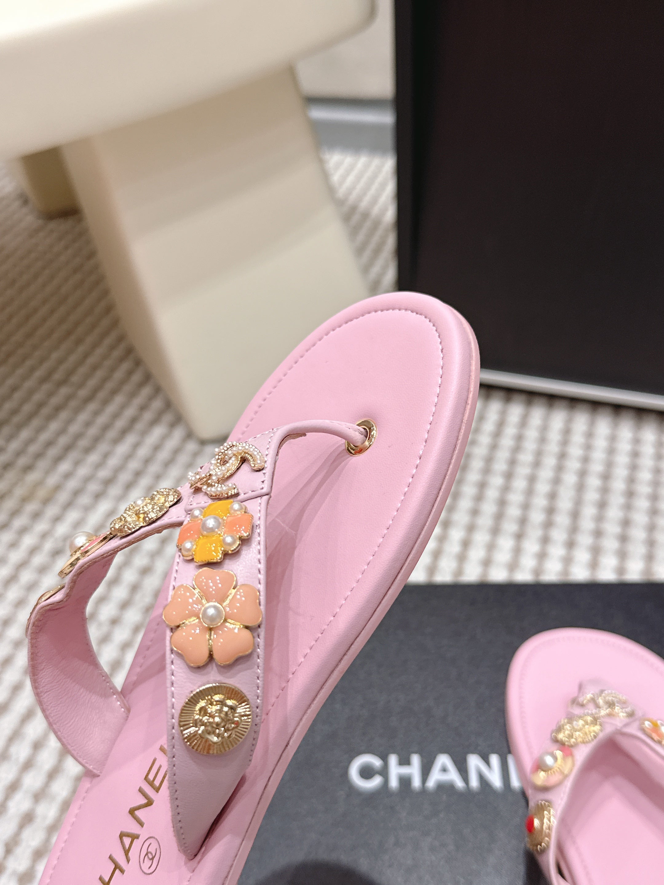 CC 26s Flip-Flop Pink Sheepskin 632362