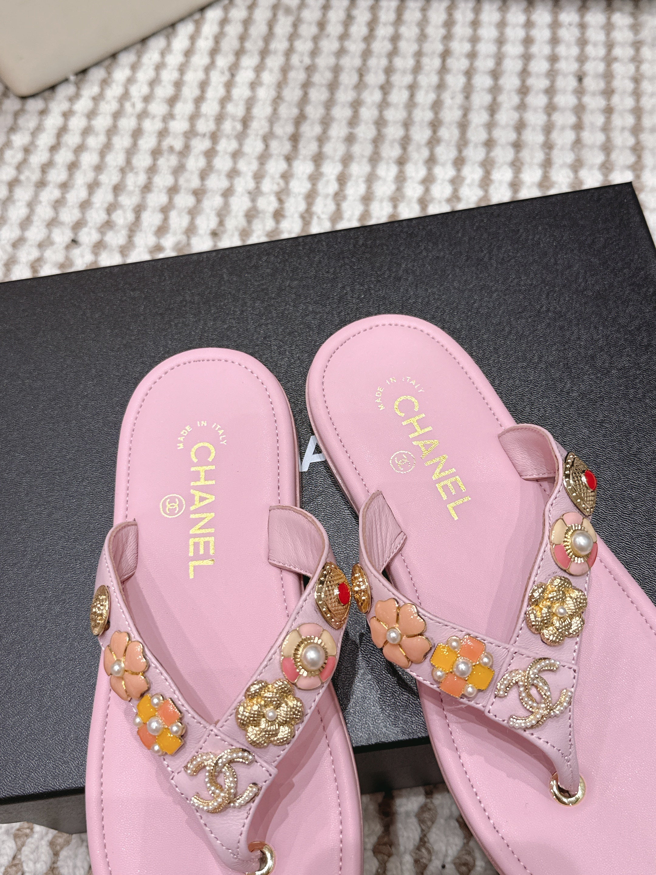 CC 26s Flip-Flop Pink Sheepskin 632362