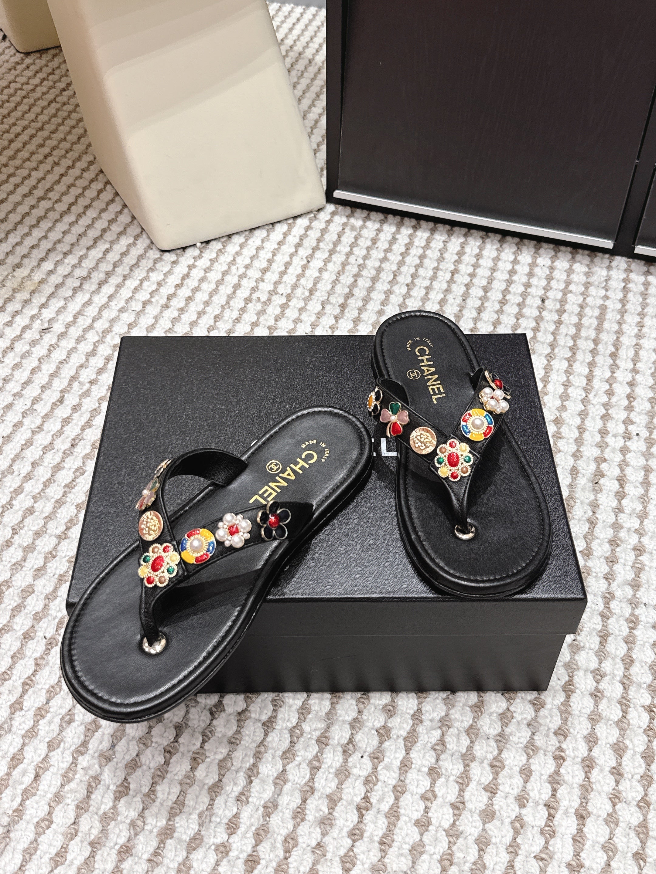 CC 26s Flip-Flop Black Sheepskin 632366
