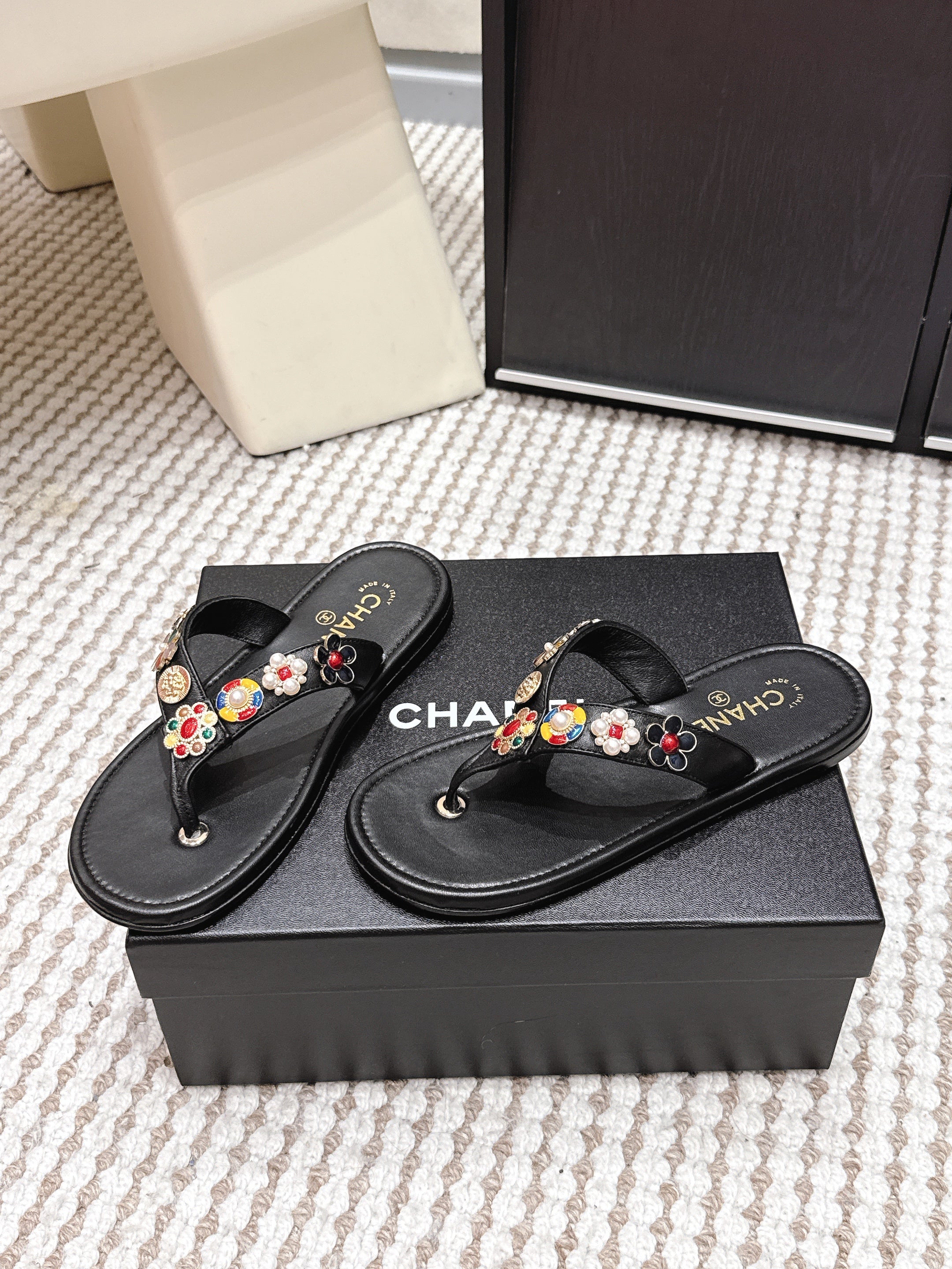 CC 26s Flip-Flop Black Sheepskin 632366