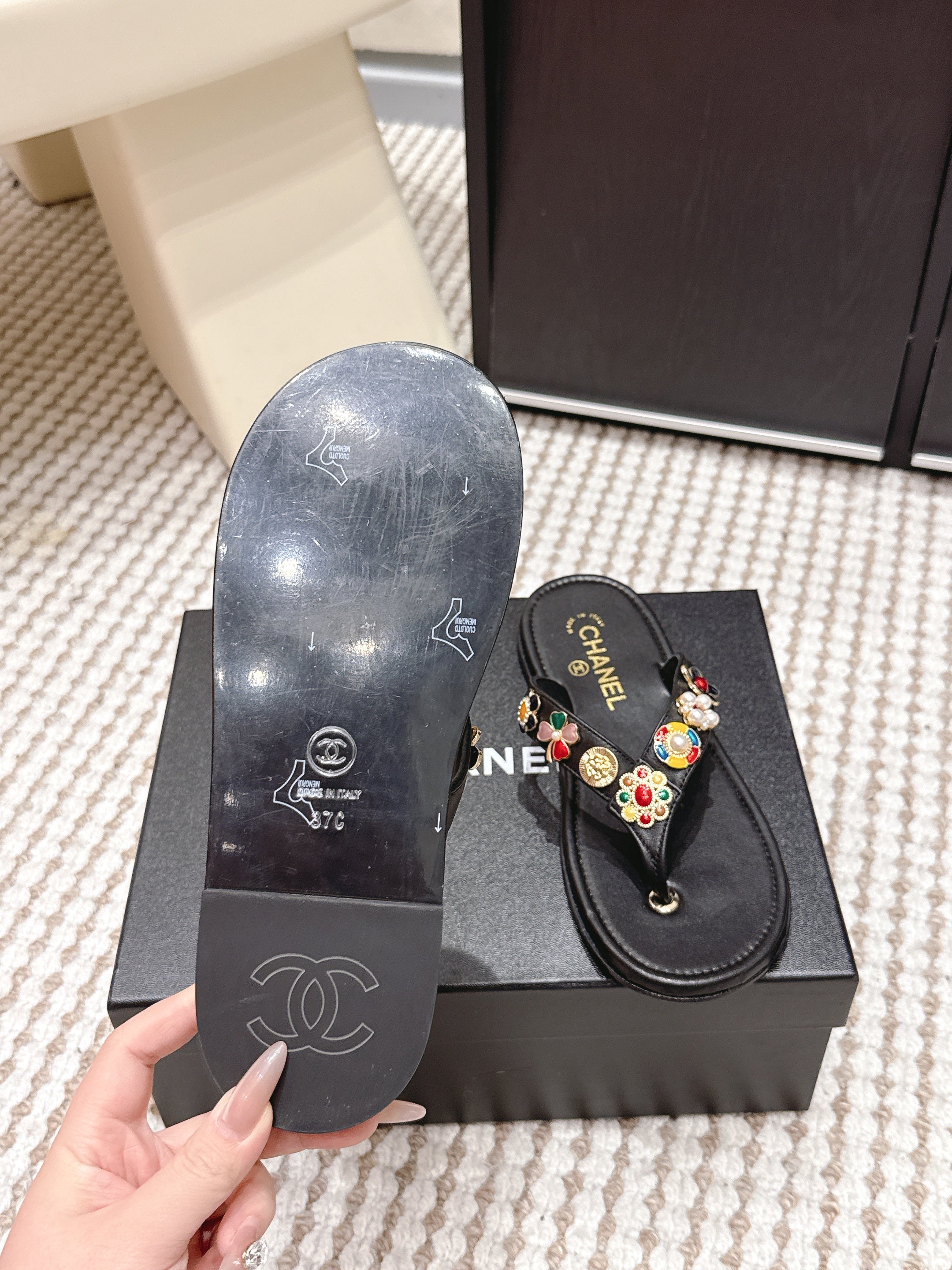 CC 26s Flip-Flop Black Sheepskin 632366