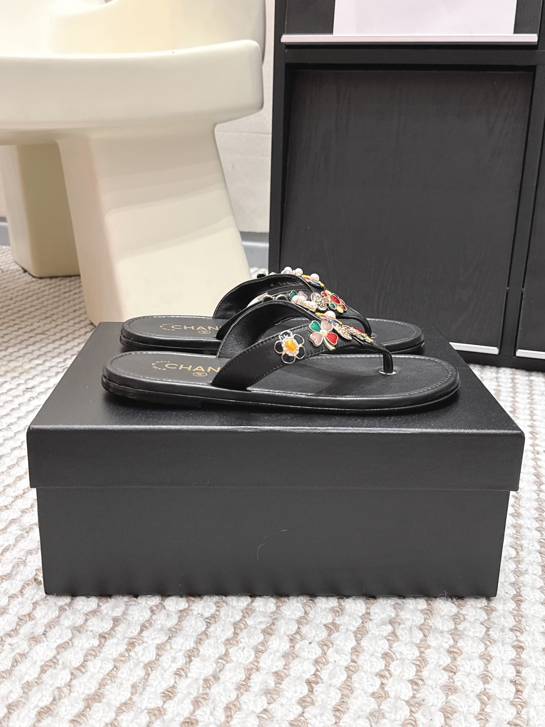 CC 26s Flip-Flop Black Sheepskin 632366