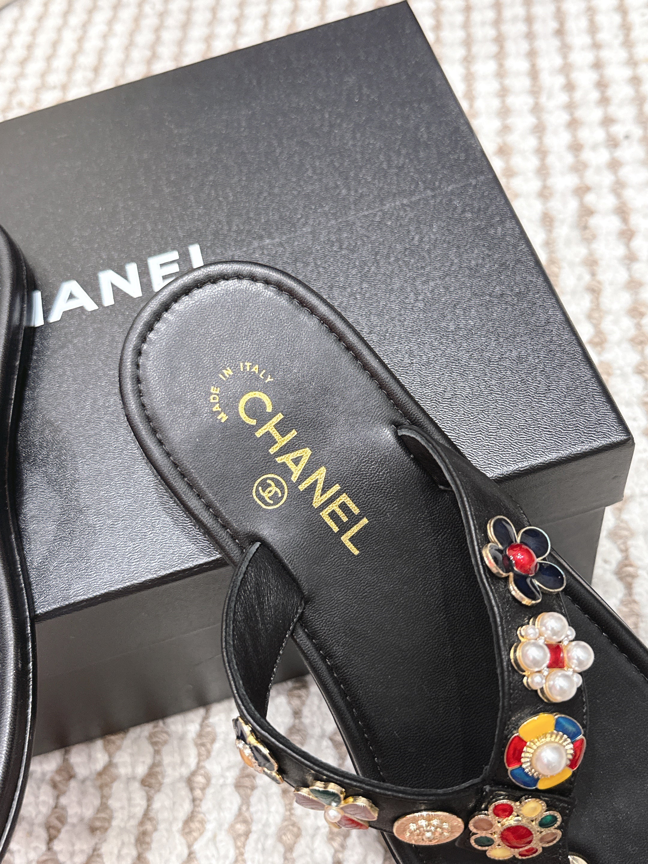 CC 26s Flip-Flop Black Sheepskin 632366