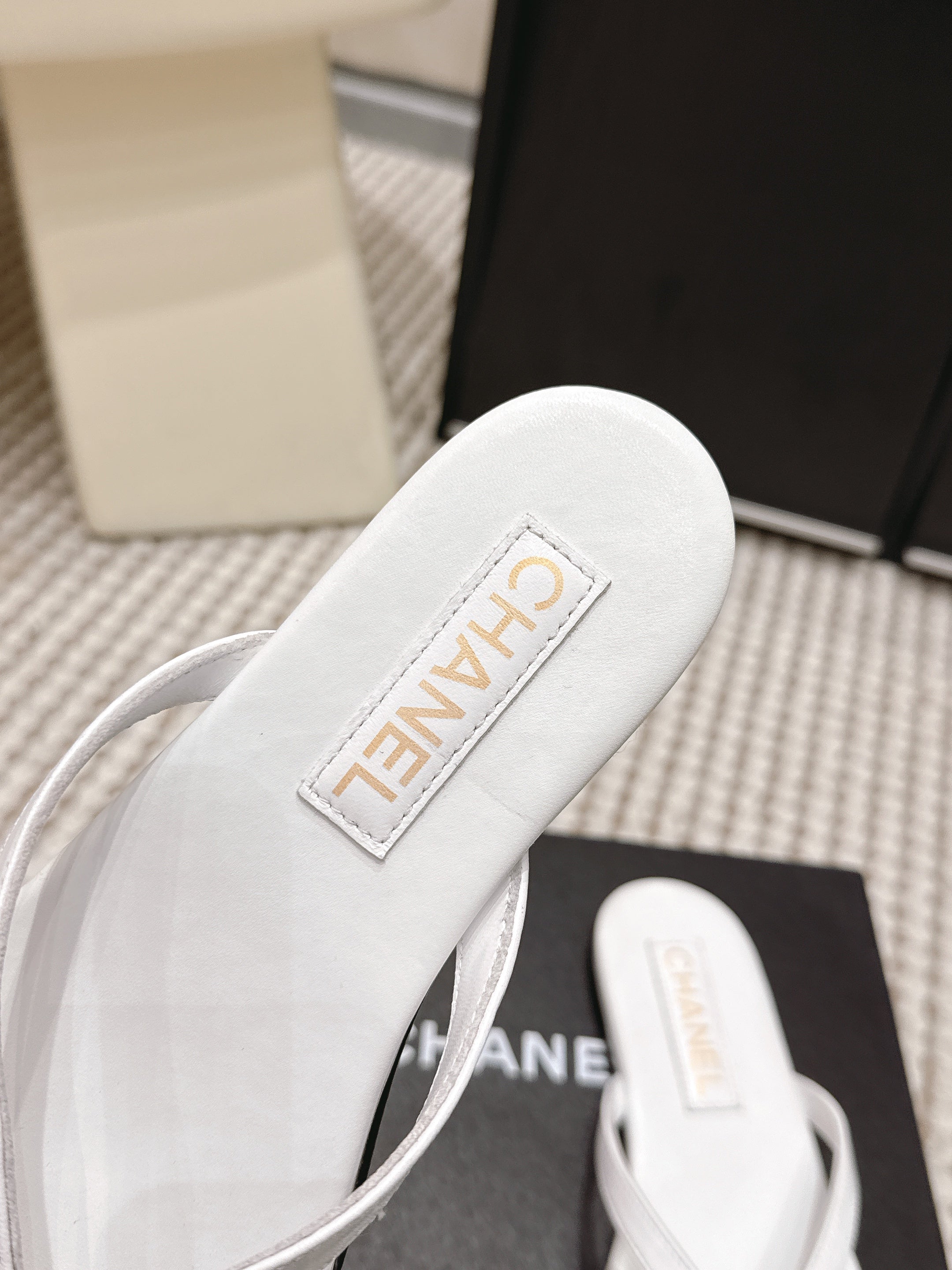 CC 26ss Flip-Flops White Sheepskin 653597