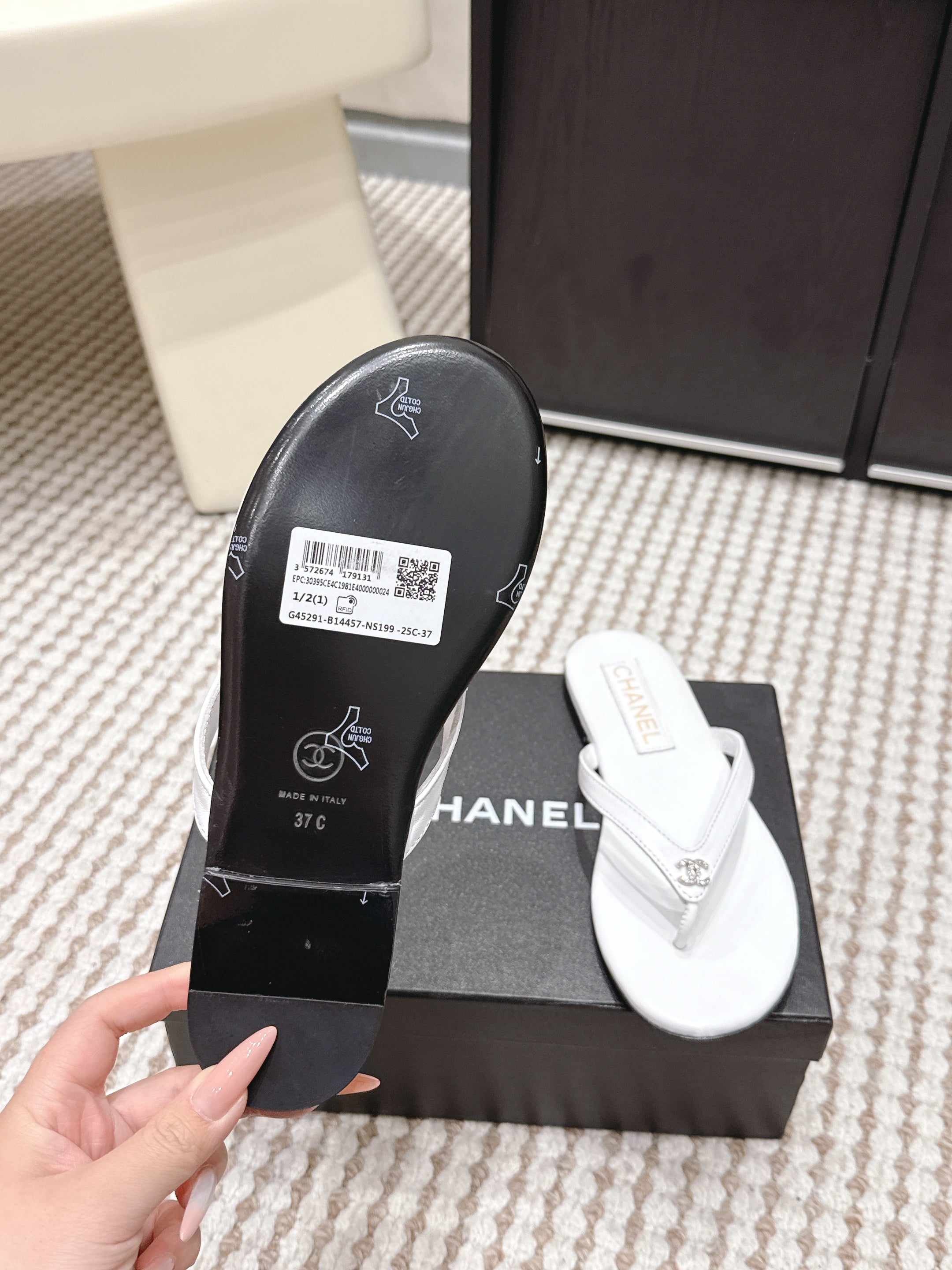 CC 26ss Flip-Flops White Sheepskin 653597