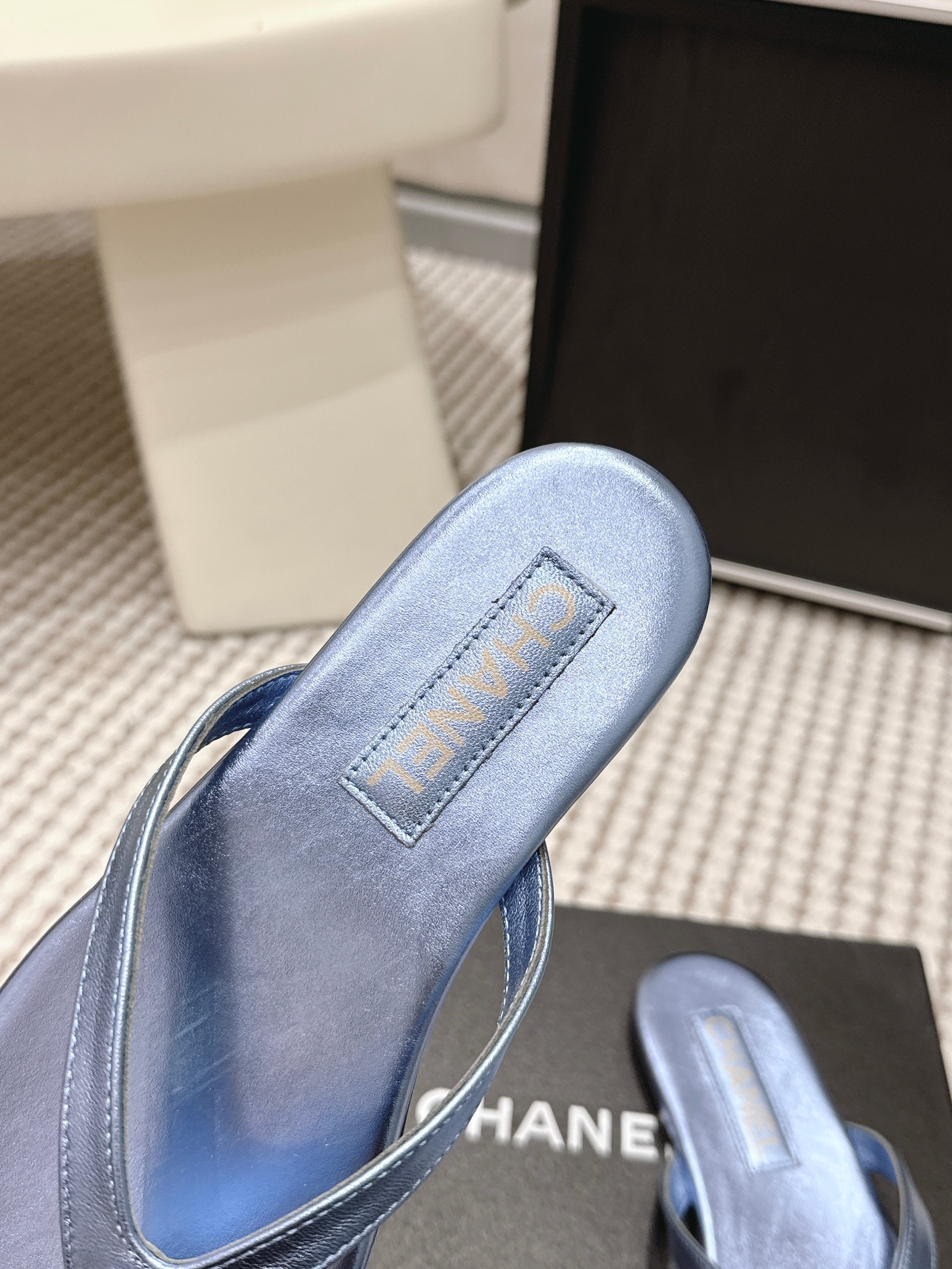 CC 26ss Flip-Flops Dark Blue Metalic Sheepskin 653599
