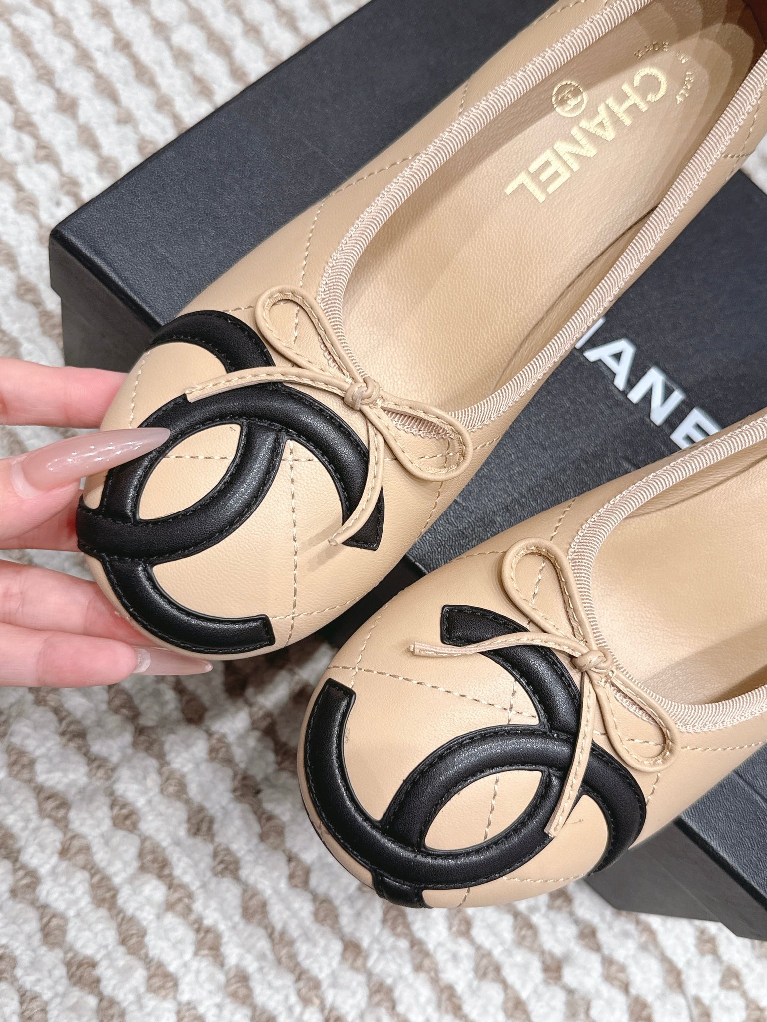 CC 26s Pearl High Heels 5.5cm Beige Black Calfskin