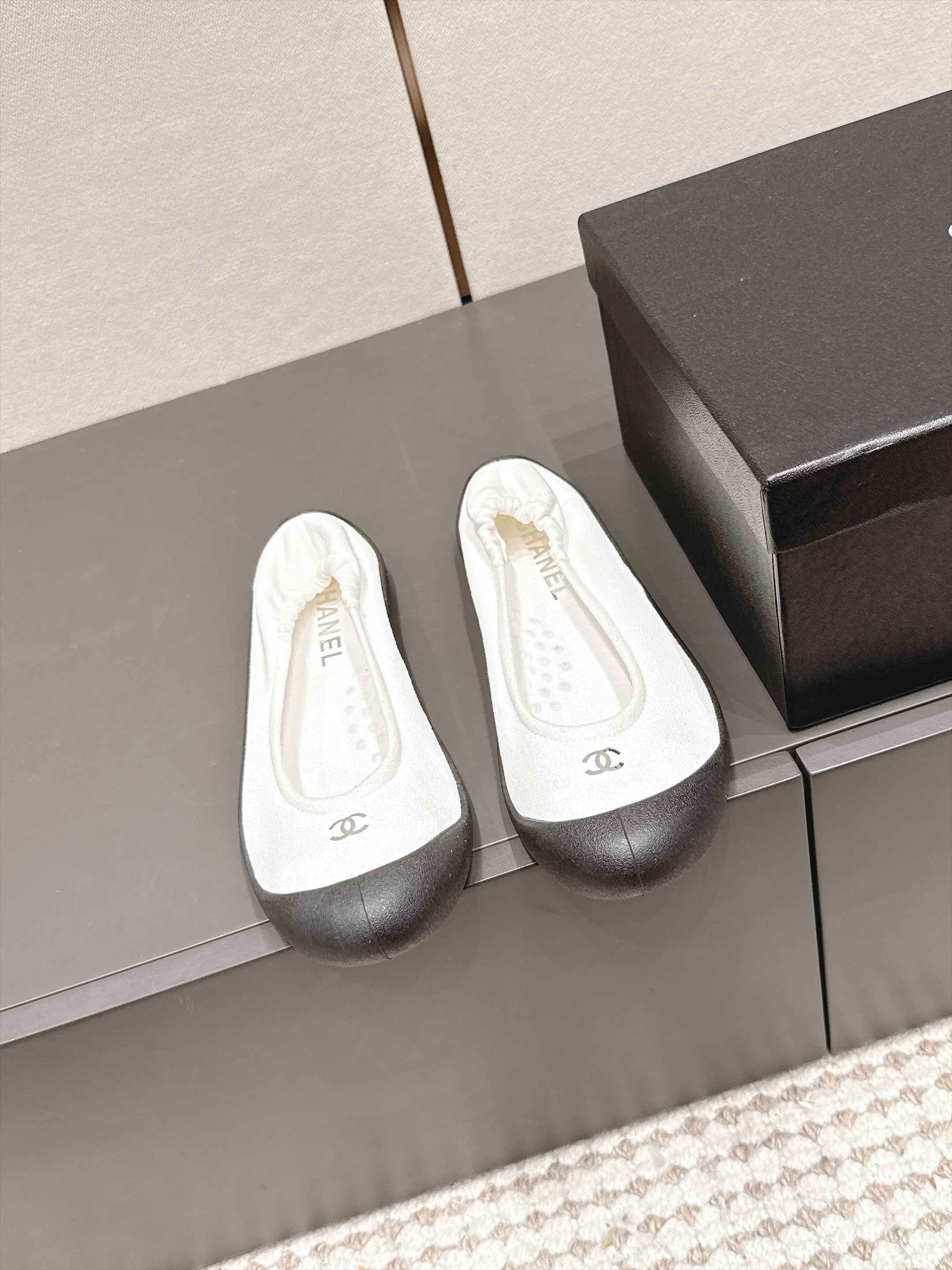 CC 26s Ballet Flat Elastic Heel Black White Suede TPU 990247