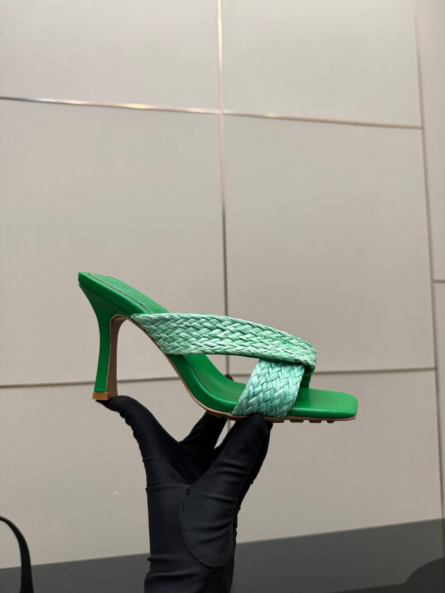 BV 26s Heeled Sandals 9.5cm Green Calfskin Raffia