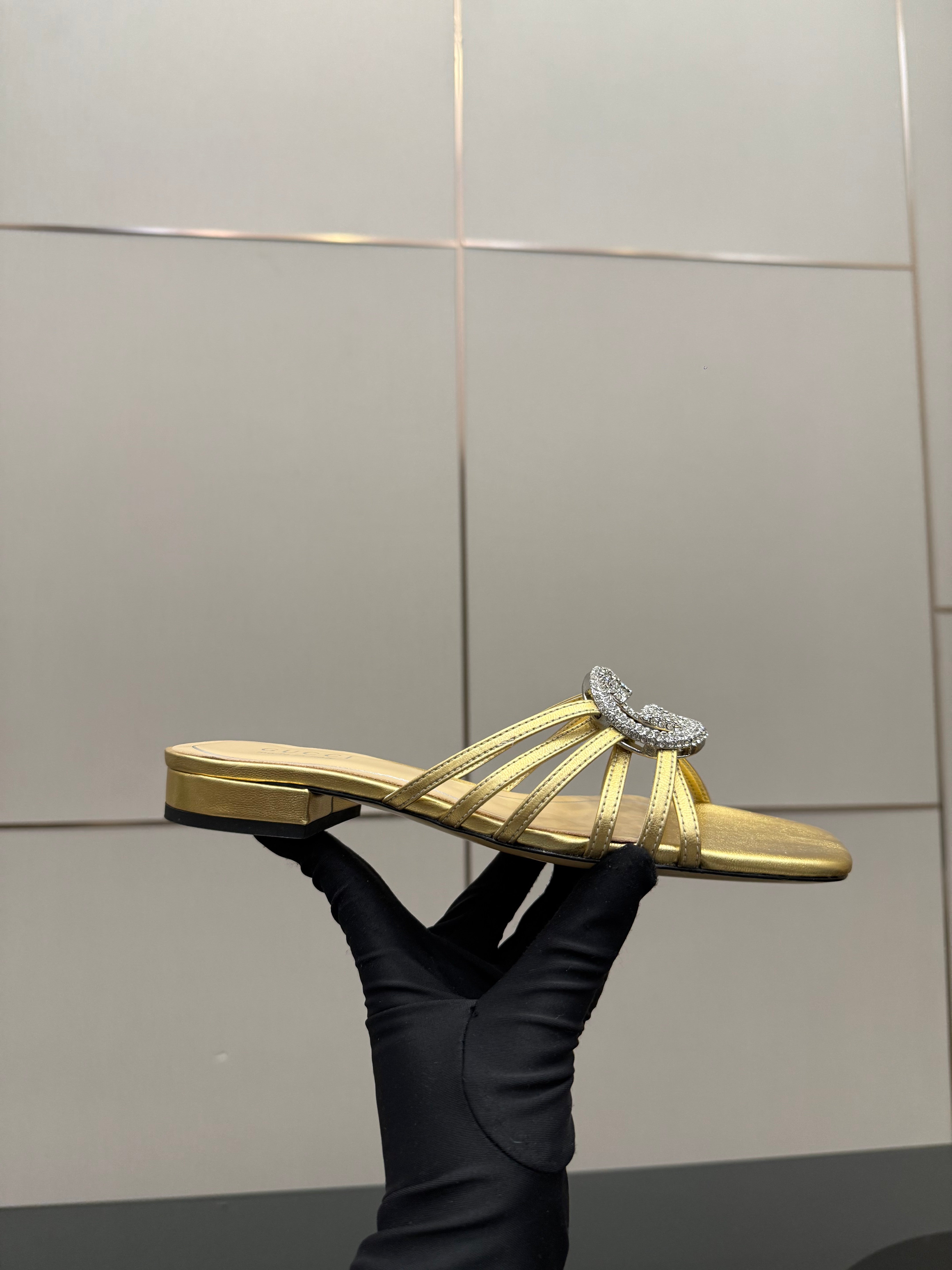 Women's Slide 25mm With Crystal Interlocking G Sliver Leather