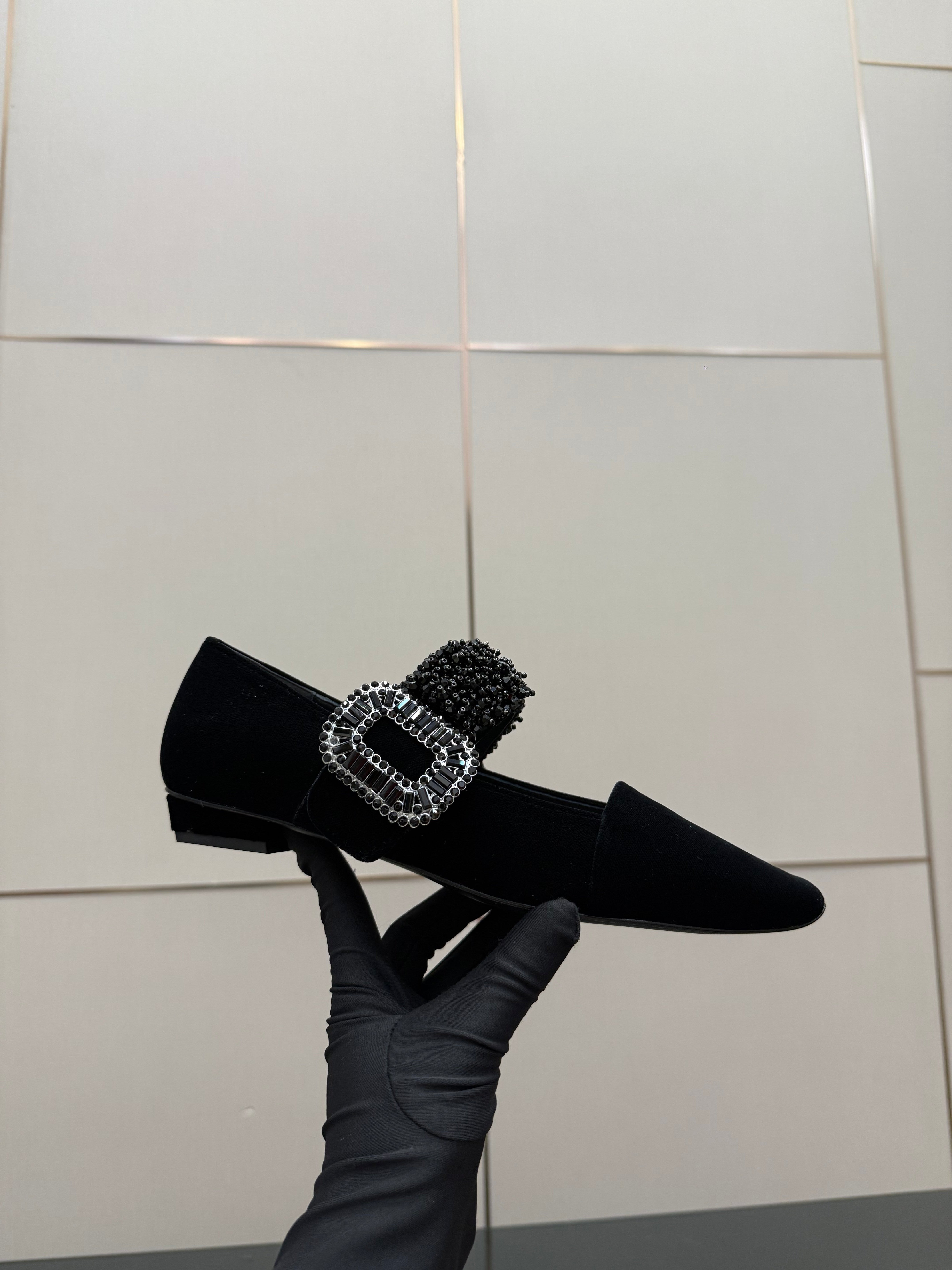 RV Belle Vivier Mary Janes Black Velvet 629888