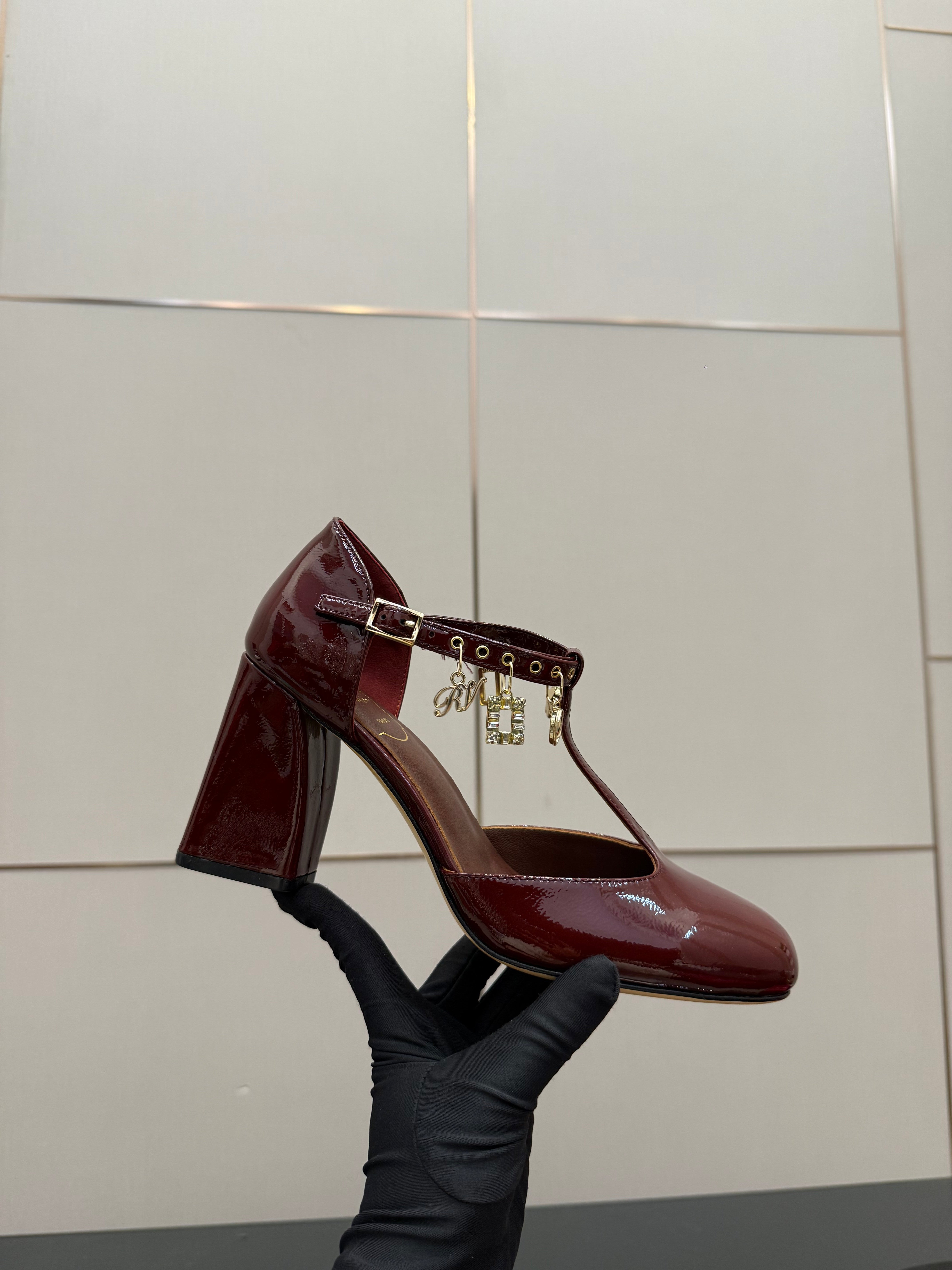 RV 26WF New T-Strap Rhinestone Strap Sandals 7cm Burgundy Patent Leather 629889