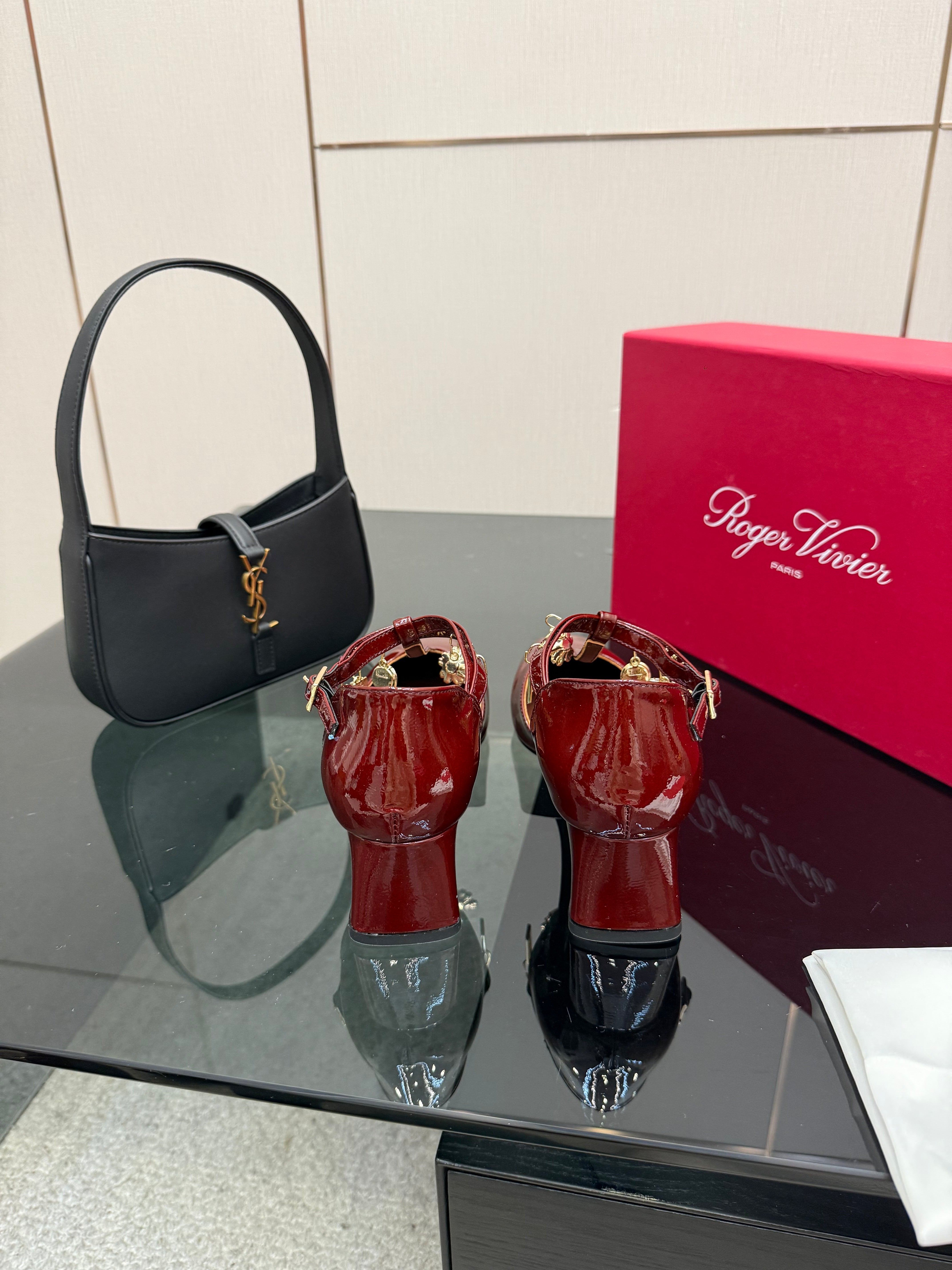 RV 26WF New T-Strap Rhinestone Strap Sandals 4.5 Burgundy Patent Leather 629890