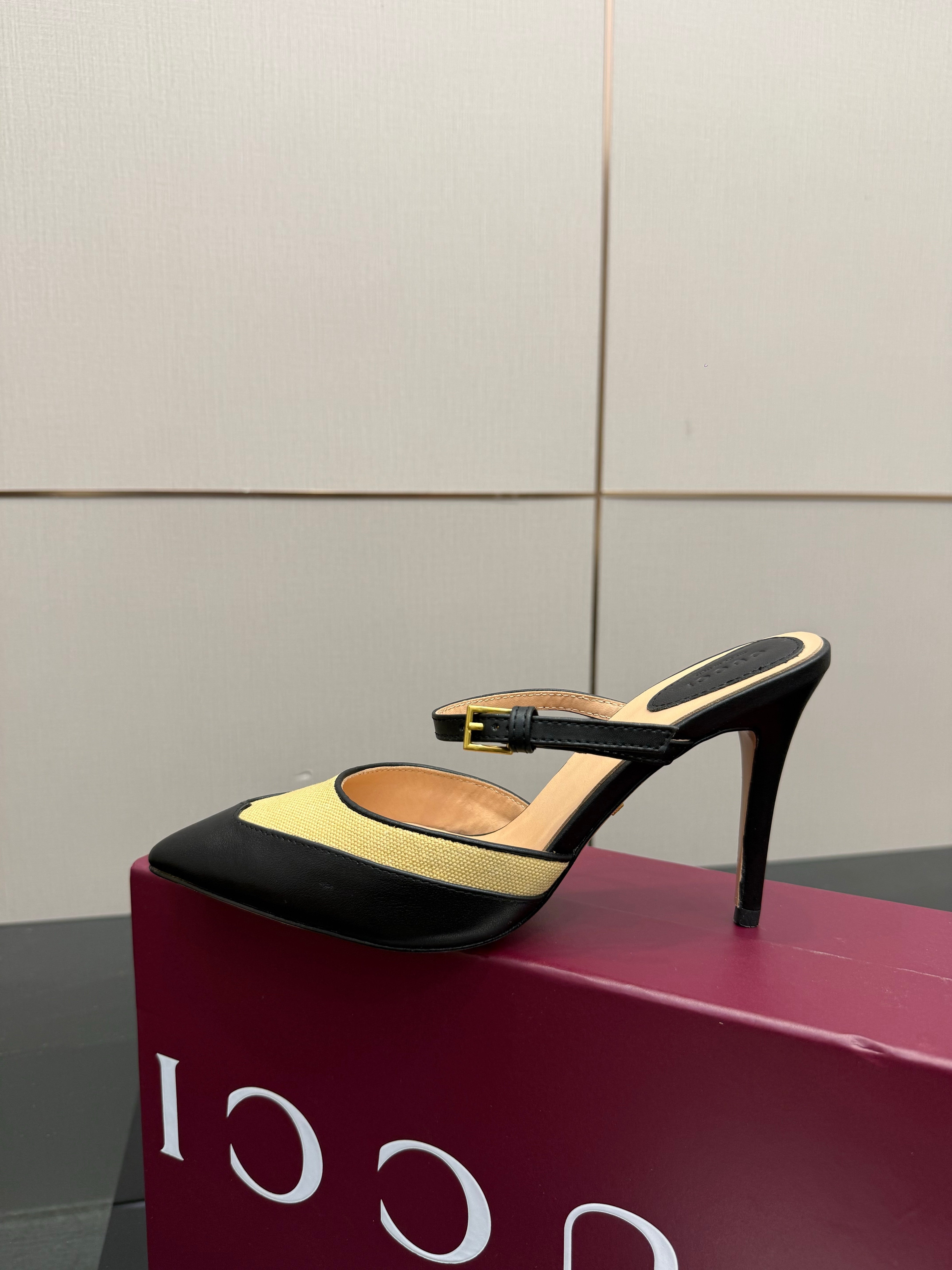 GG Pointed-Toe Mules 9.5cm Black Cowhide 725302