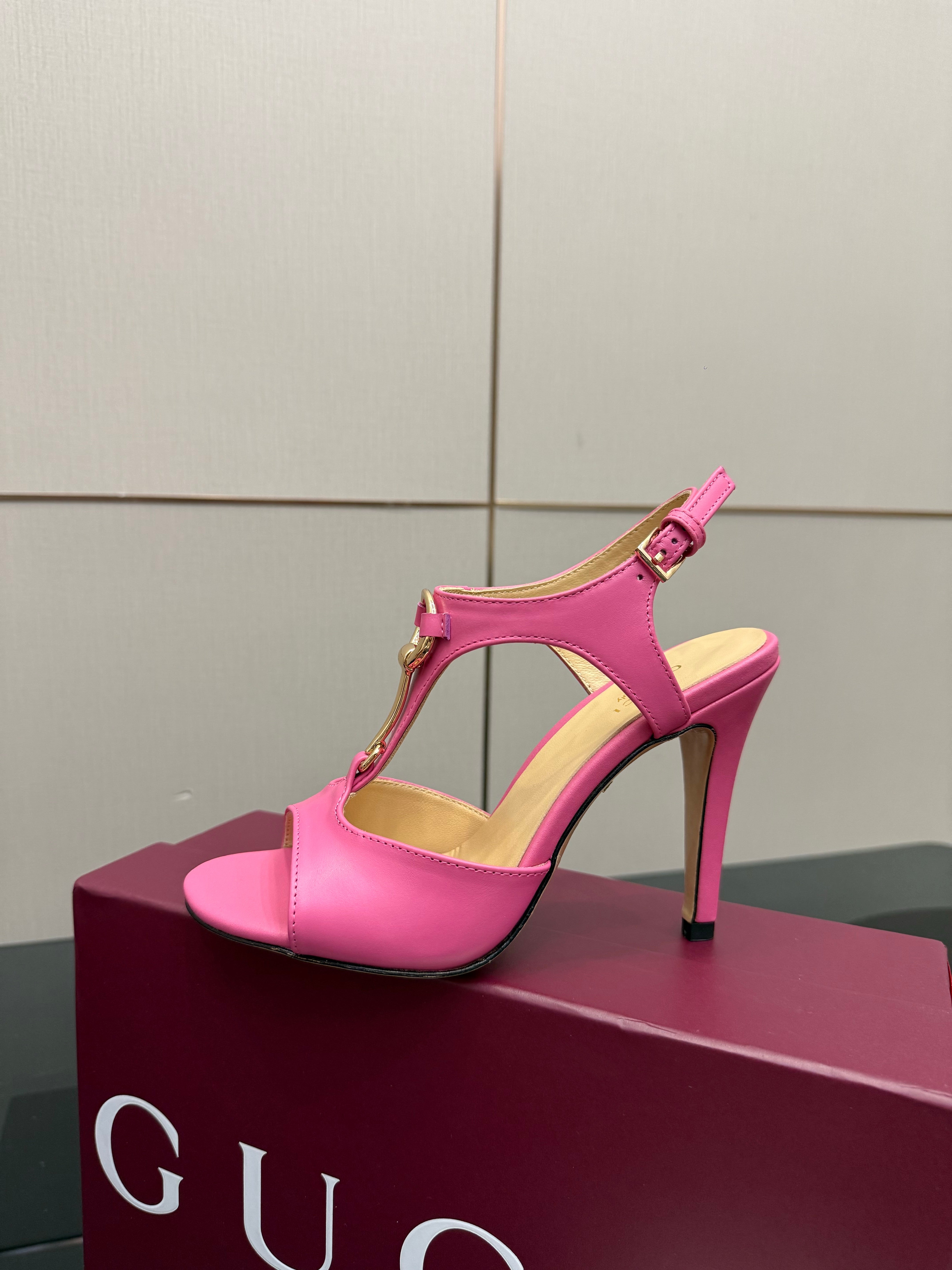 GG G-Buckle High-Heeled Sandals 10.5cm Pink  Cowhide 725307