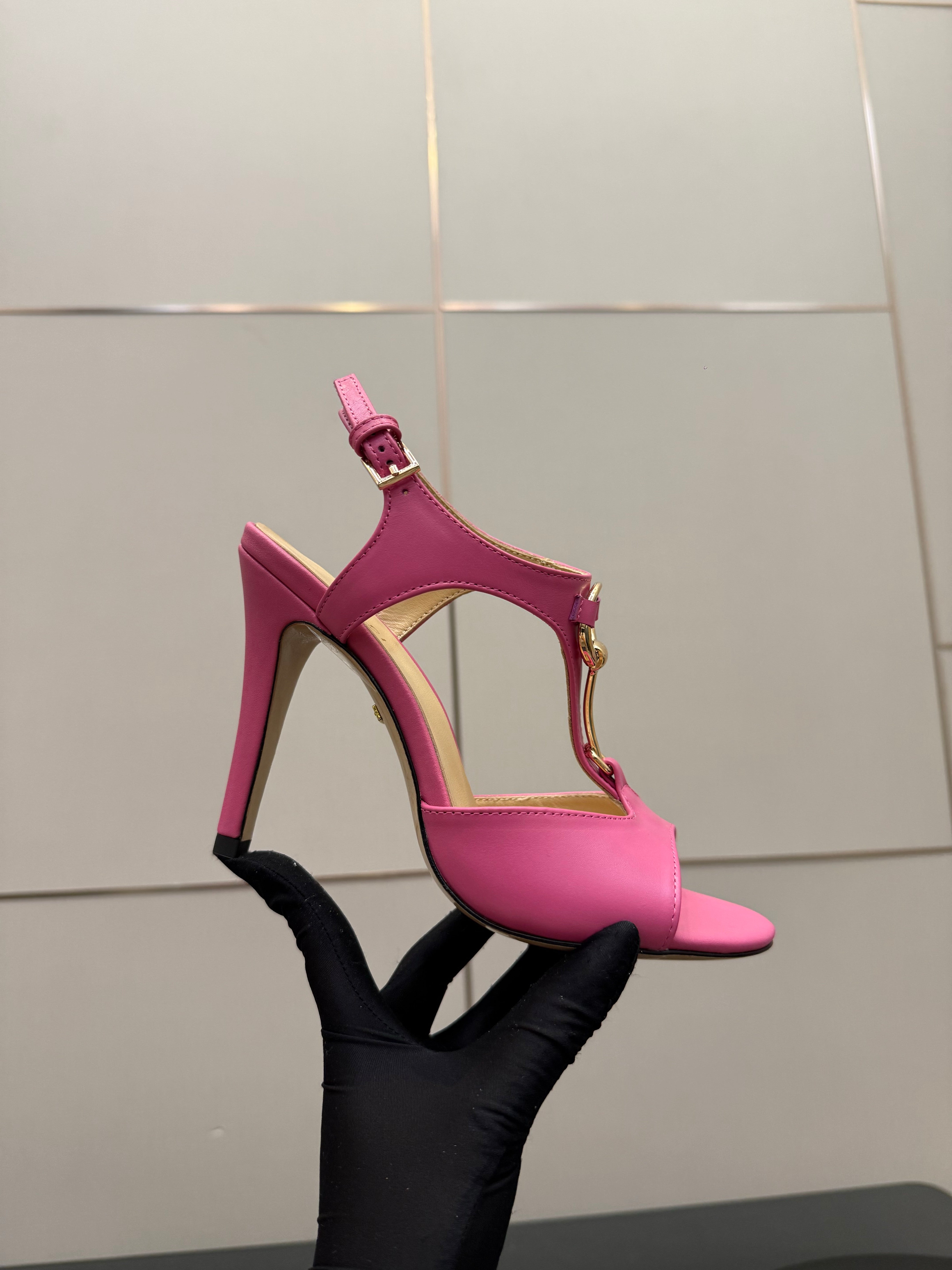 GG G-Buckle High-Heeled Sandals 10.5cm Pink  Cowhide 725307