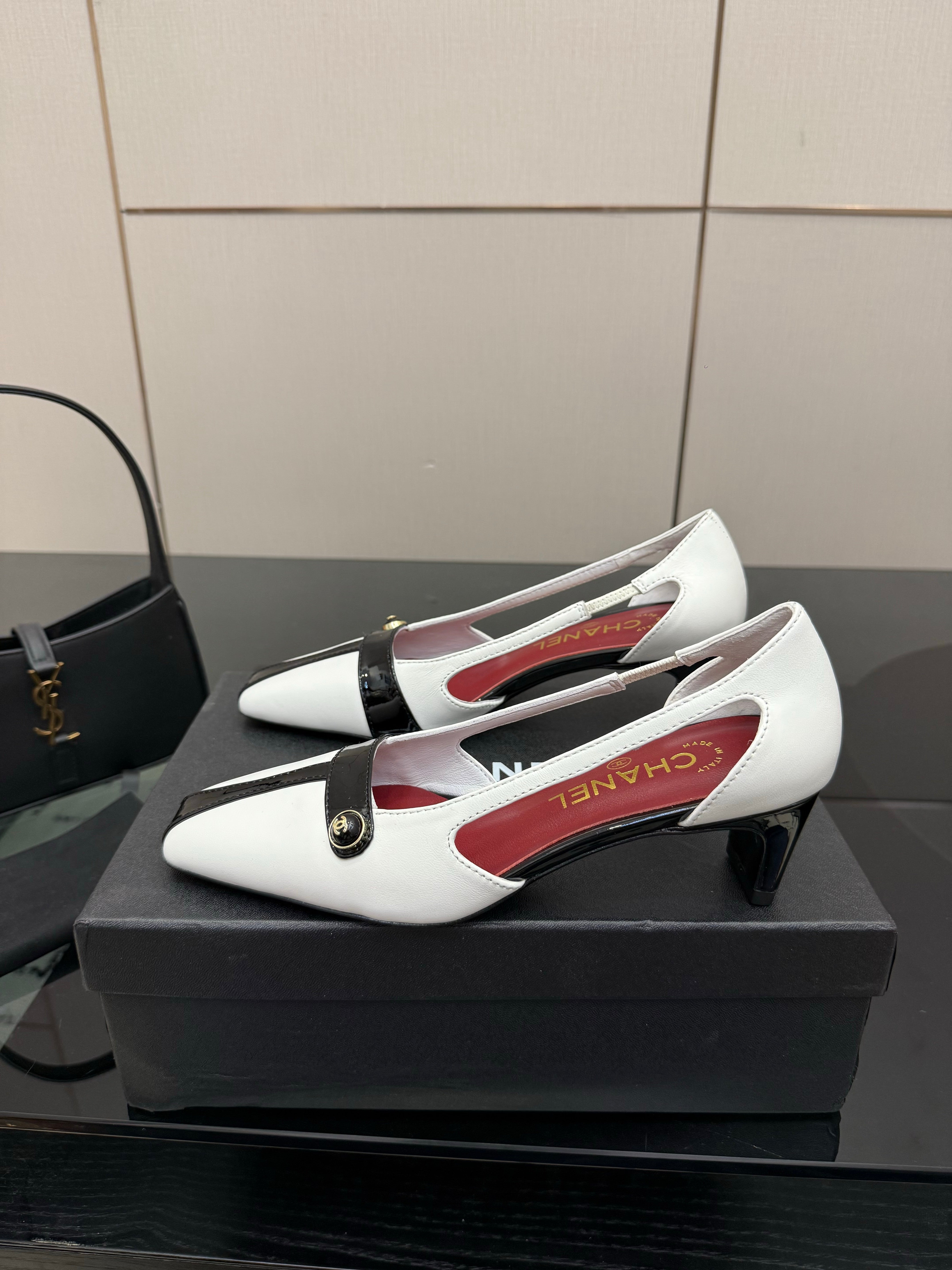 CC 26P Slingback 5cm White Black Lambskin Patent Leather 791606