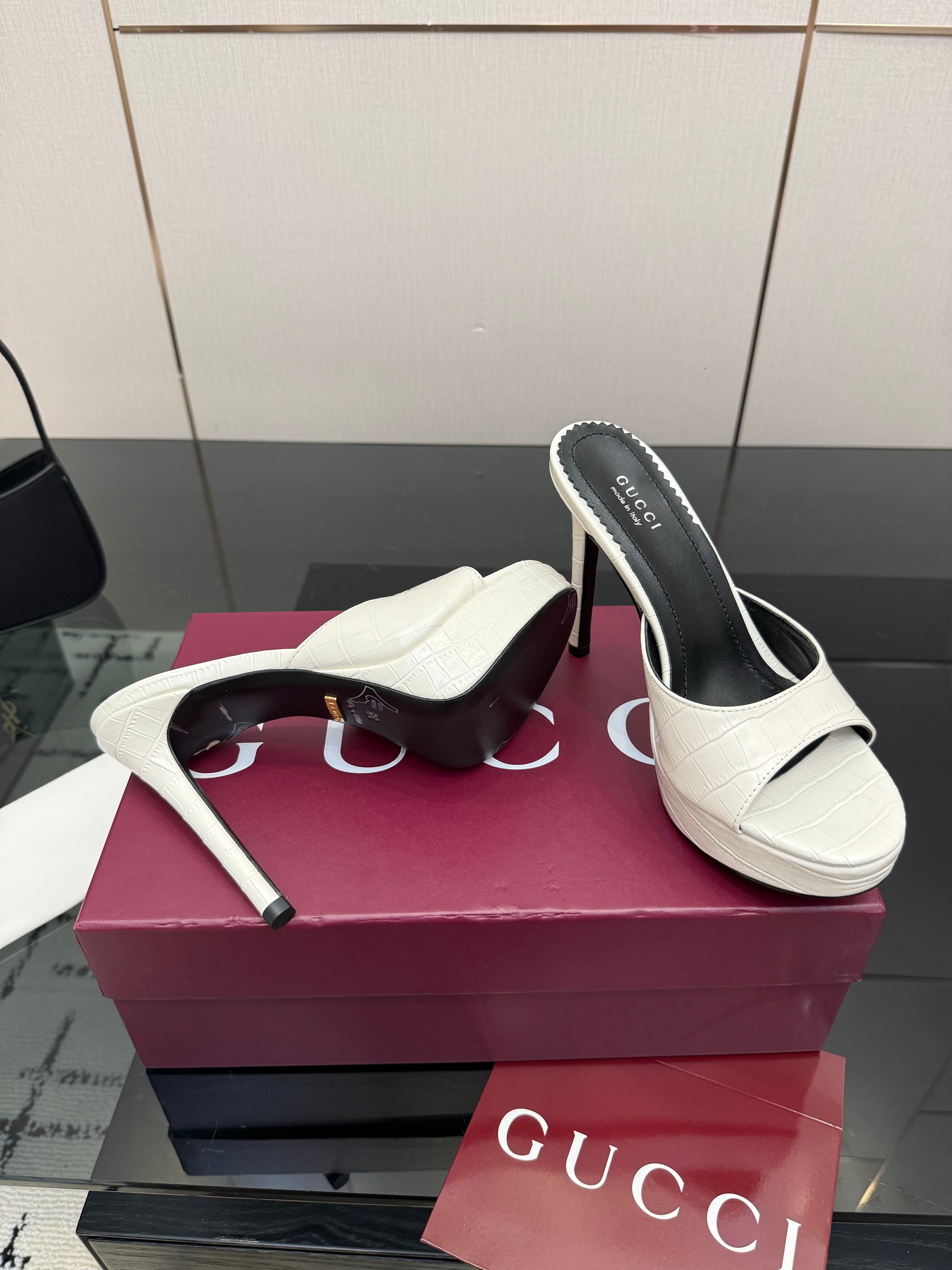 GG 26s Sandal 12cm White Embossed Leather 828214
