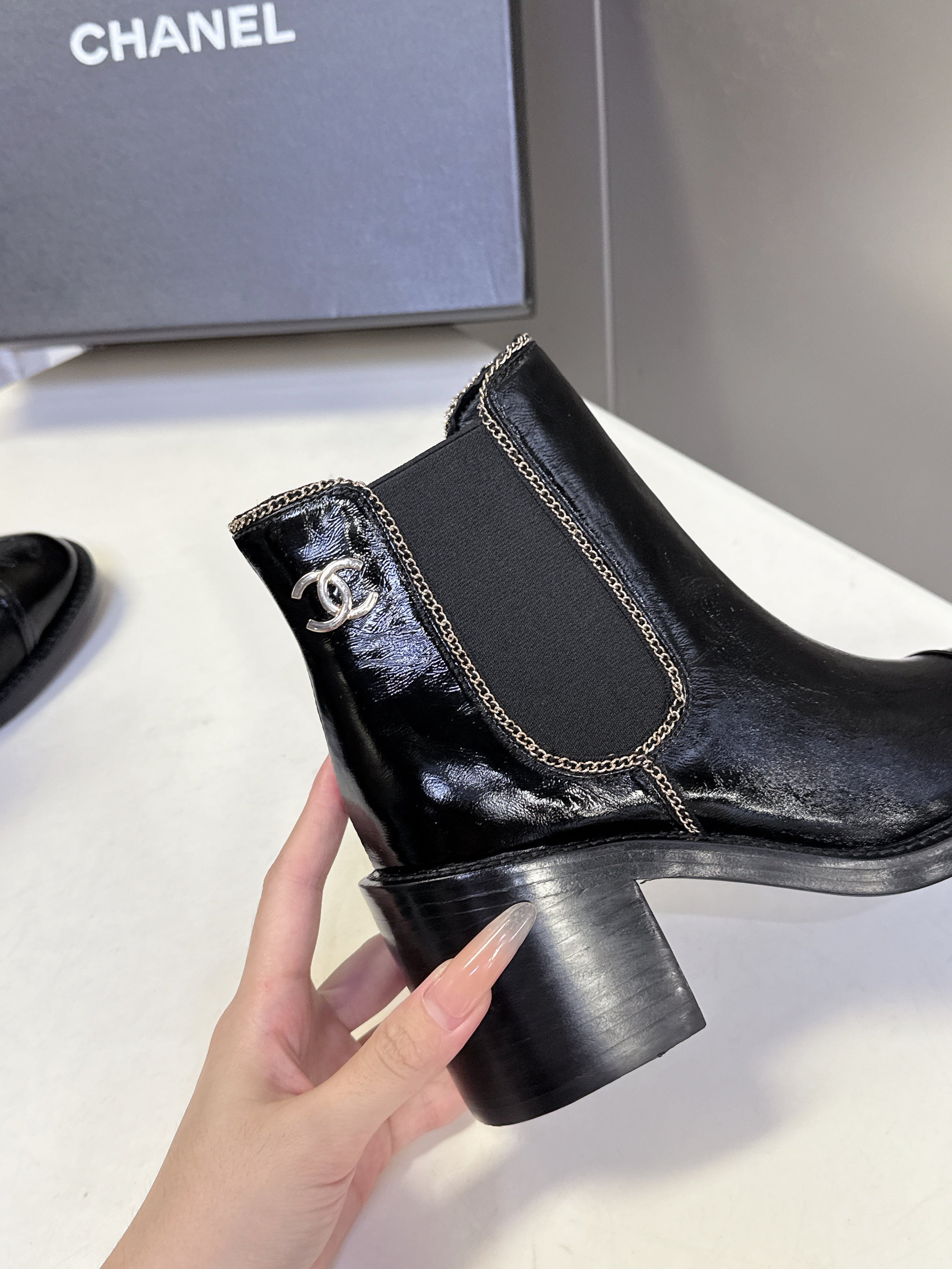 CC 26s Chain-Embellished Ankle Boots Black Glossy Lambskin 948056