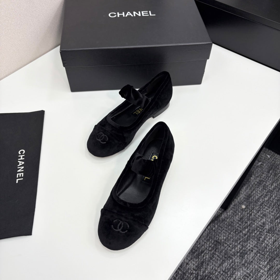 CC 25 Mary Janes In Black Velvet And Sheepskin 352463
