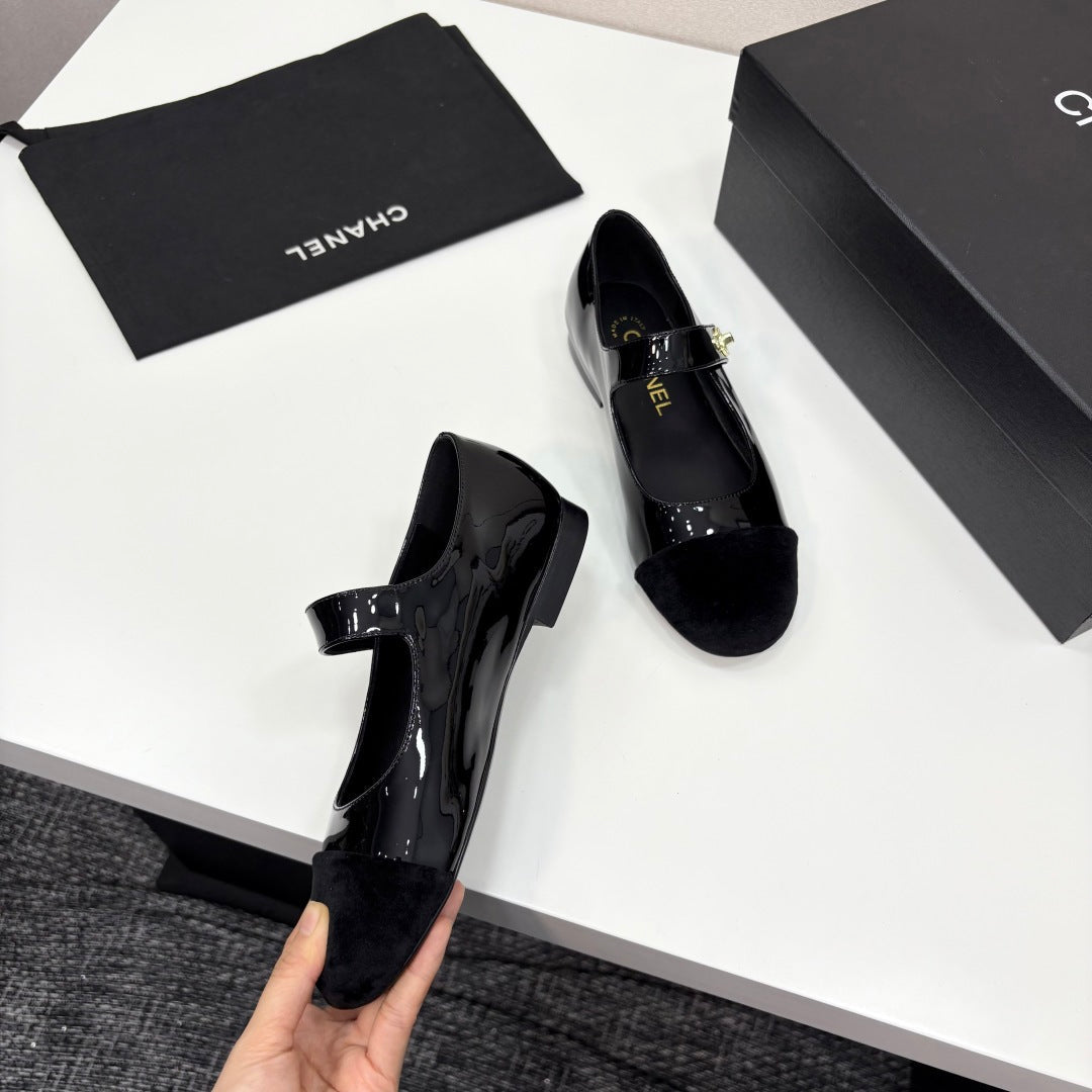 CC 25 Mary Janes In Black Patent Sheepskin And Velvet 352465