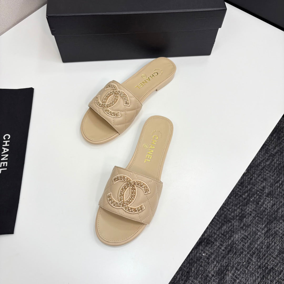 CC 25 Doubble Chain Embroidered Slippers Beige Quilted Sheepskin 352491
