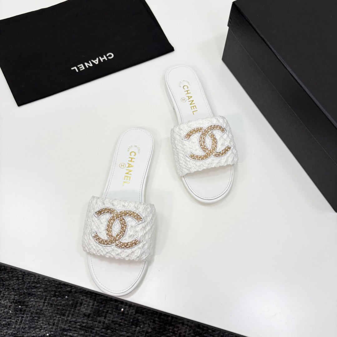 CC 25 Doubble Chain Embroidered Slippers White Fabric And Sheepskin 352492