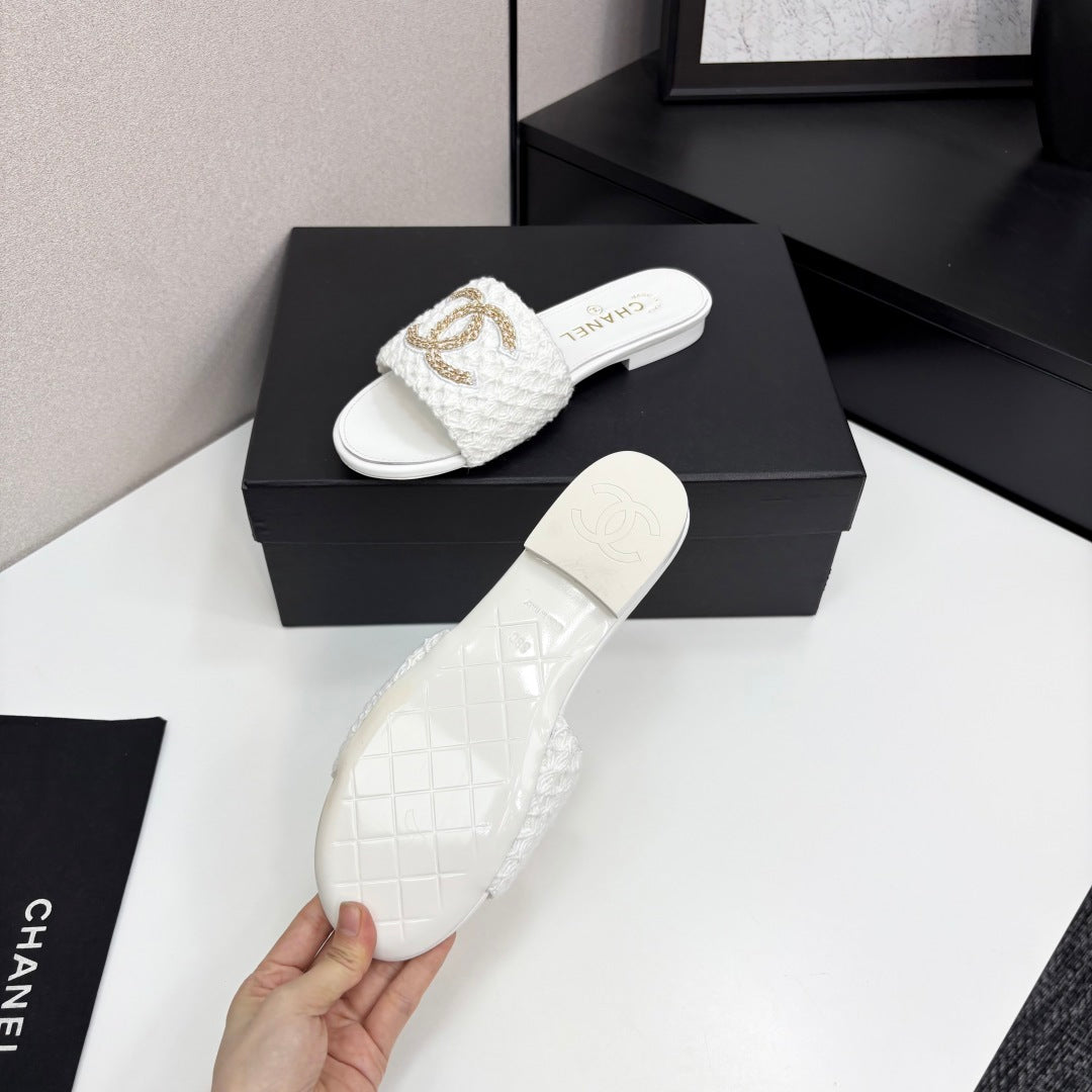 CC 25 Doubble Chain Embroidered Slippers White Fabric And Sheepskin 352492