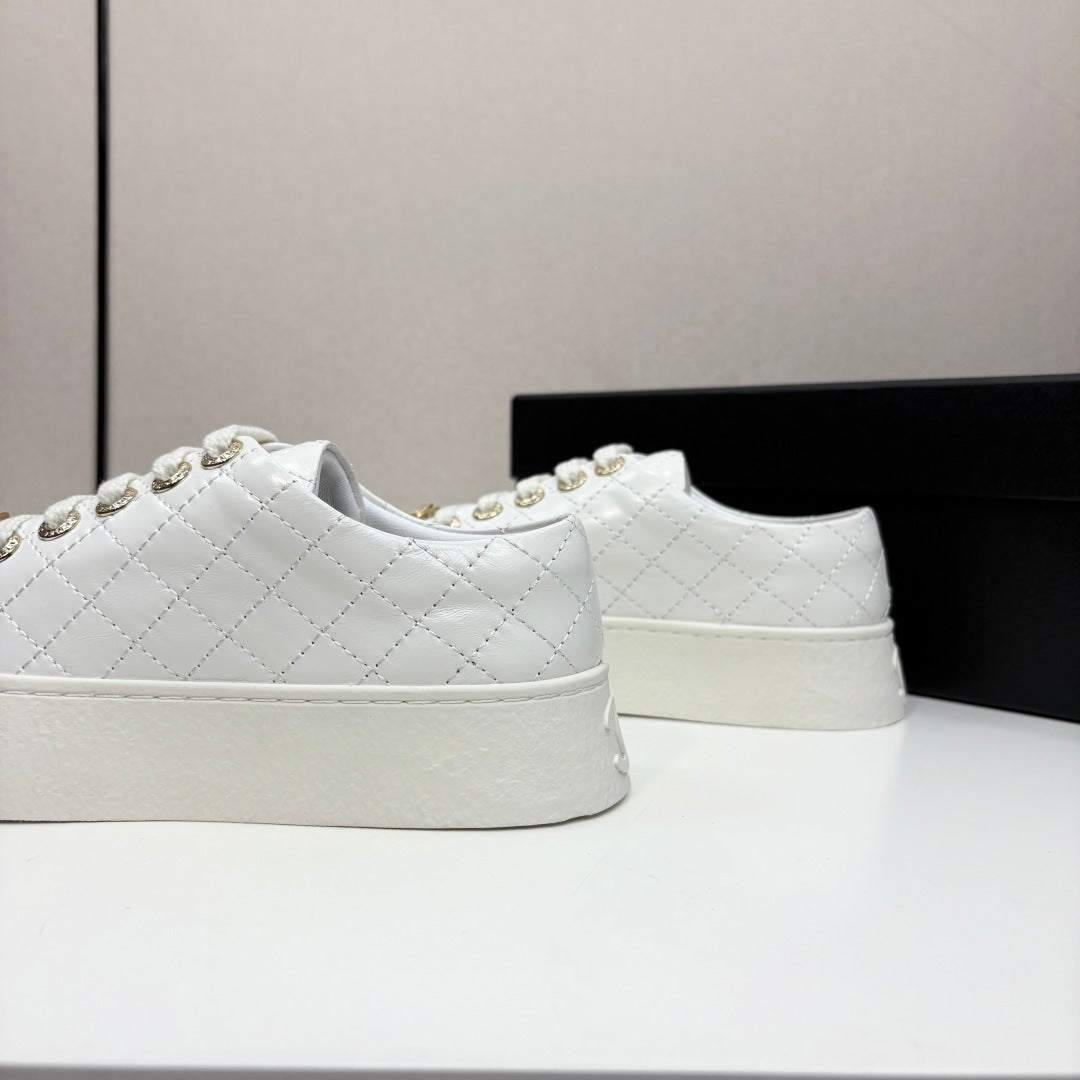 CC25 Lace-up Sneakers White Cowhide And Black Patent Leather 352499