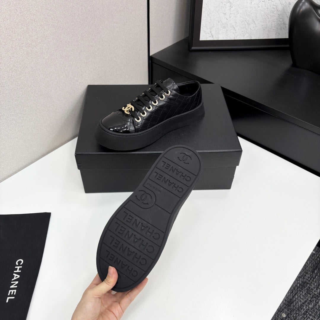 CC25 Lace-up Sneakers Black Cowhide And Patent Leather 352498