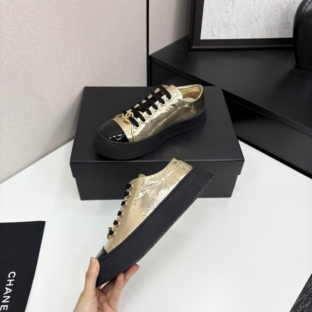 CC25 Lace-up Sneakers Gold Metallic Cowhide And Black Patent Leather 352500