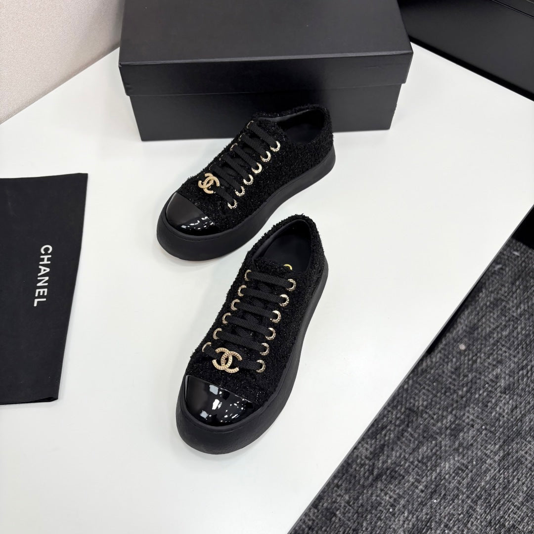 CC25 Lace-up Sneakers Black Fabric And Patent Leather 352501