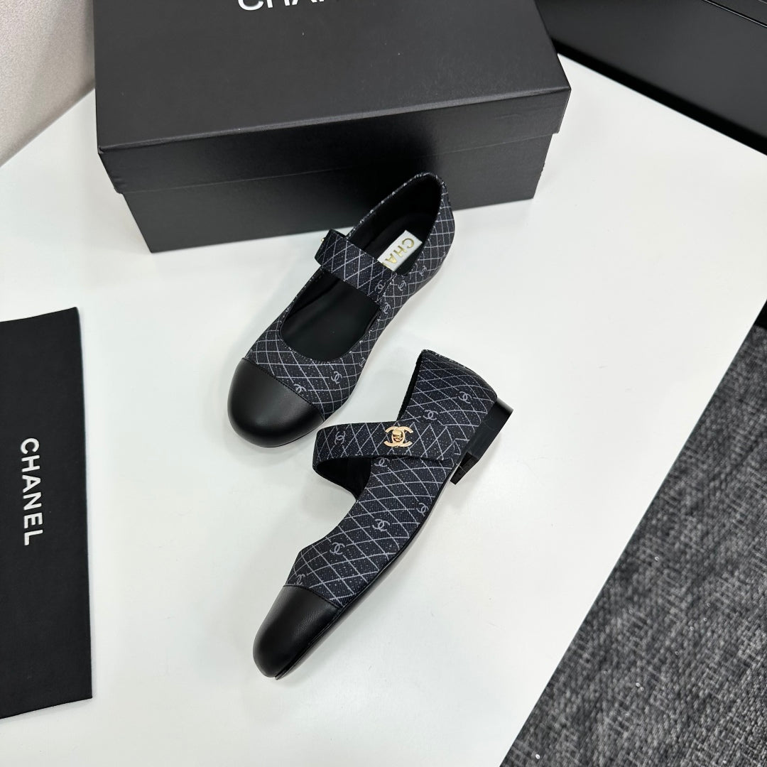 CC25 Mary Janes Black Fabric And Cowhide 352510