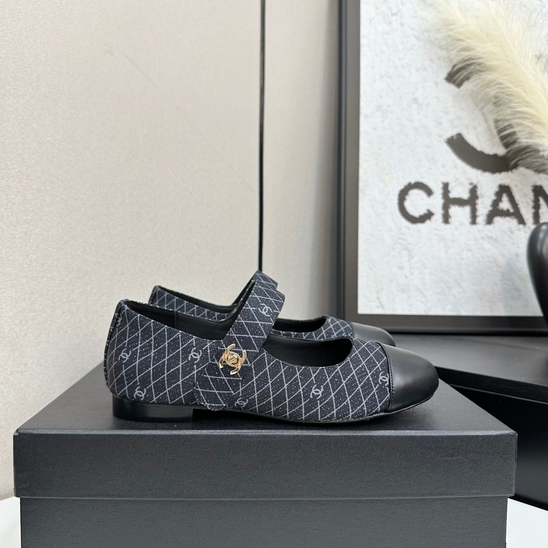 CC25 Mary Janes Black Fabric And Cowhide 352510