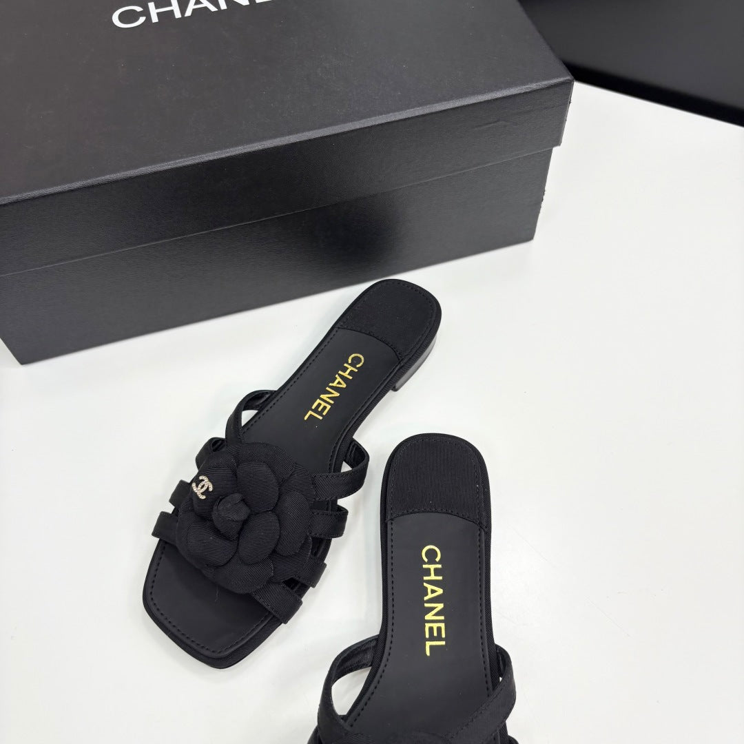 CC 25 Camellia Open Flat Mule Black Sheepskin And Fabric 368850