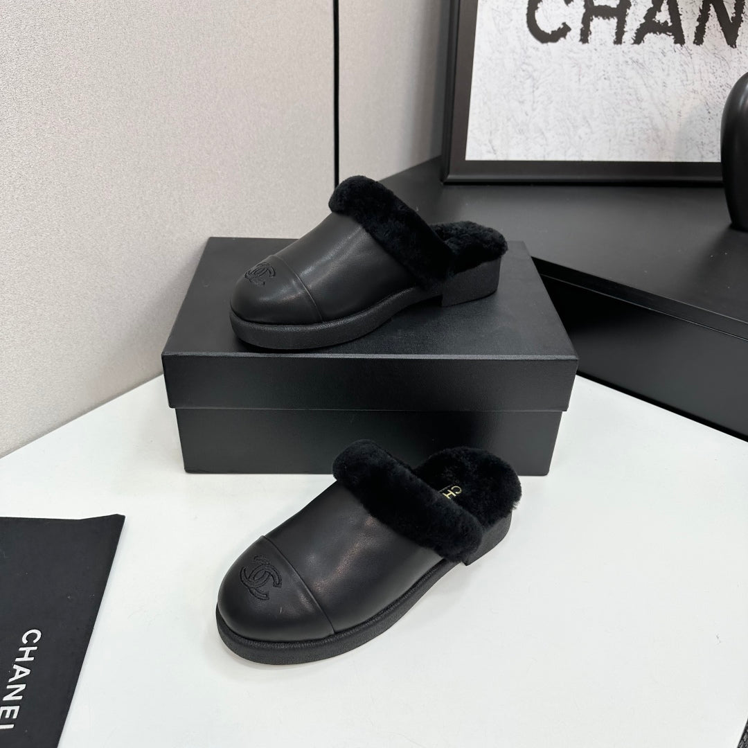CC furry mule black cowhide and wool 532573
