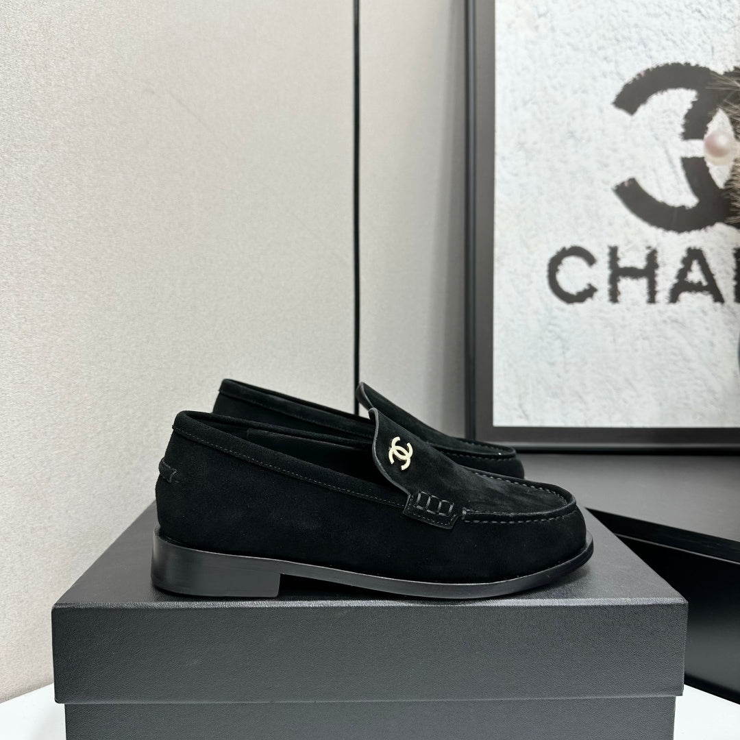 CC SS 2026 Pre Loafer Black Suede 630473