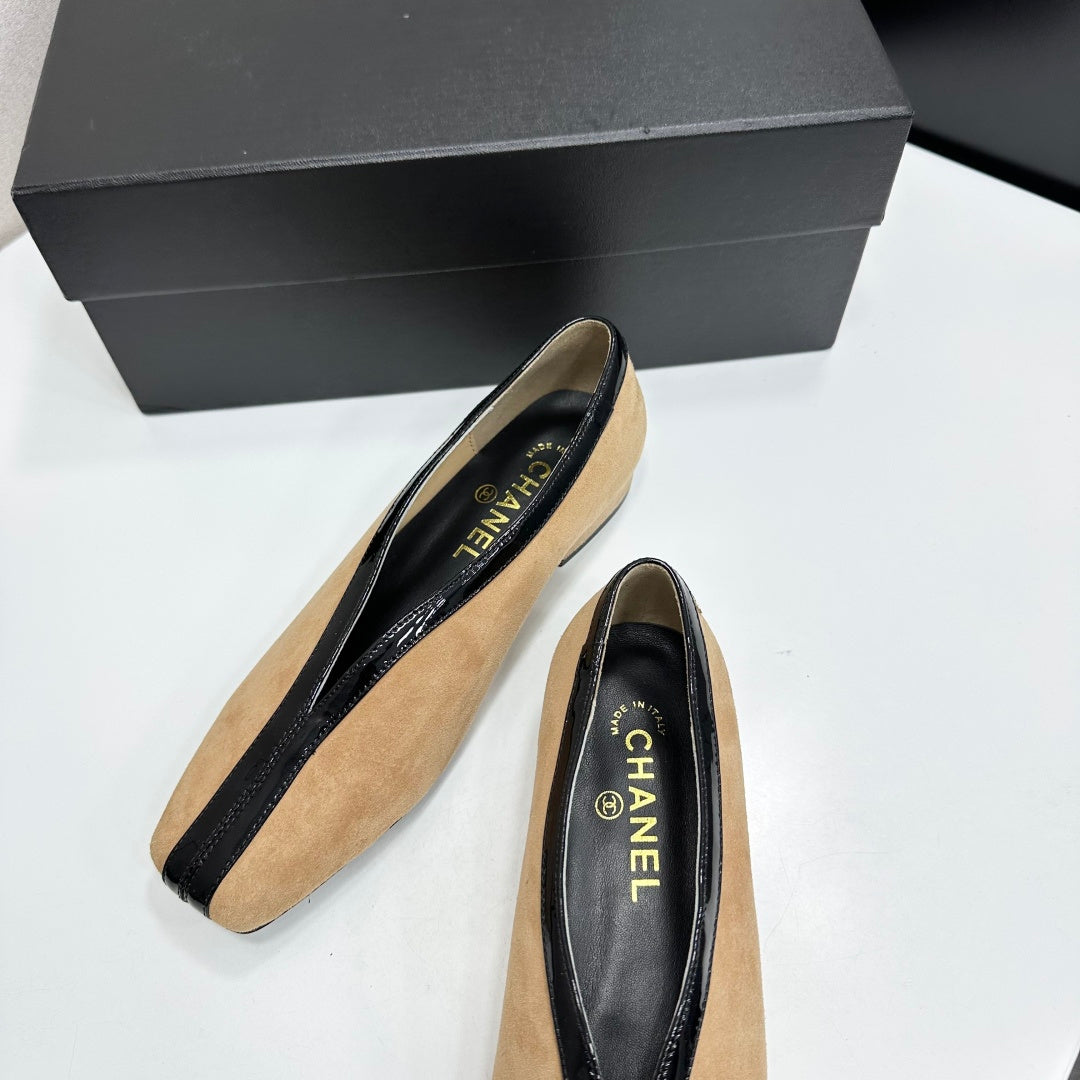 CC 26s Ballet Flats Beige Suede 743134